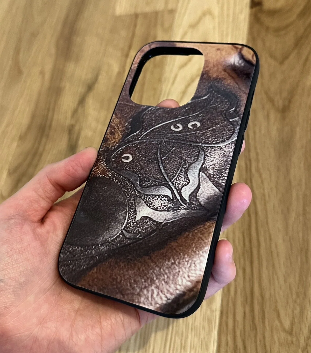 鐔デザインのスマホケース作り｜刀箱師の日本刀ブログ 中村圭佑