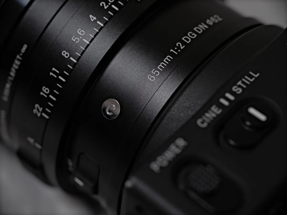[리뷰] '좋아하는 느낌'을 8년간 쫓아 도달한 렌즈, SIGMA 65mm F2 DG DN | Contemporary를 fp로 ...