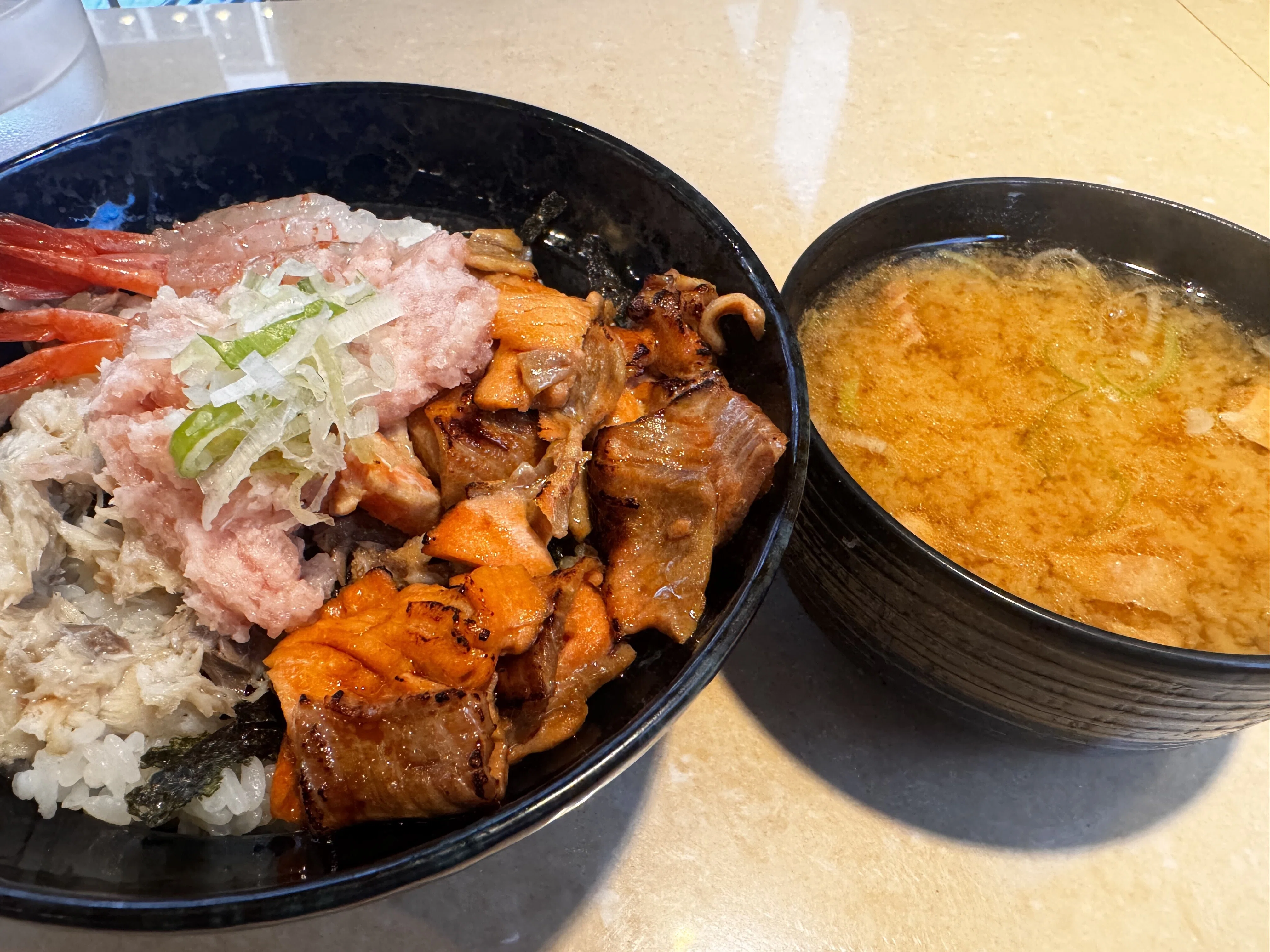 海鮮丼 若狭家】まかない丼｜jaguar