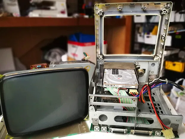 マイリュックはMacintosh SE/30！ 89年製Macを最新LEDリュックに大改造