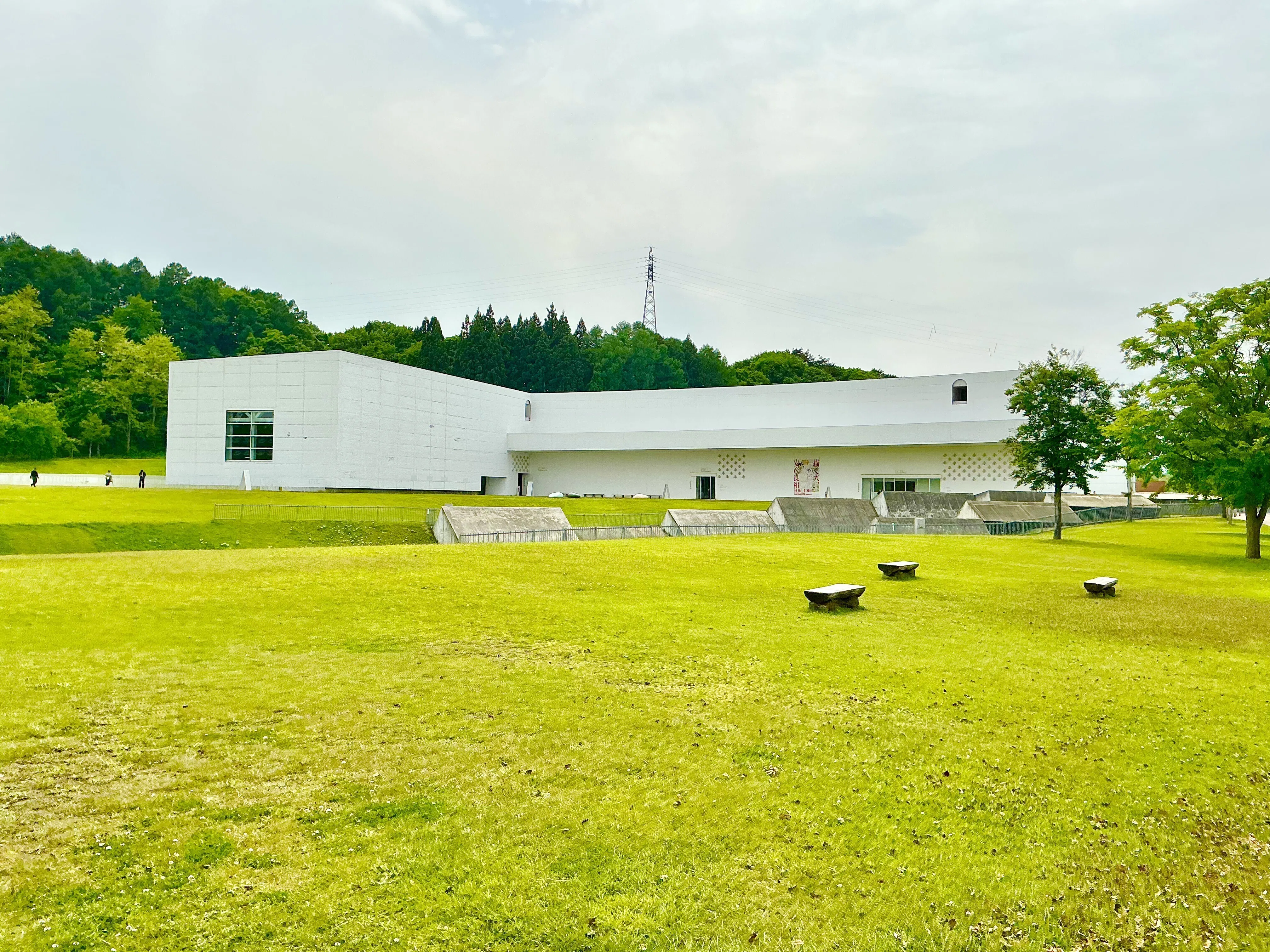 青森県立美術館】描く人と大きな犬【行こ行こ#28】青森縄文巡り2025-3