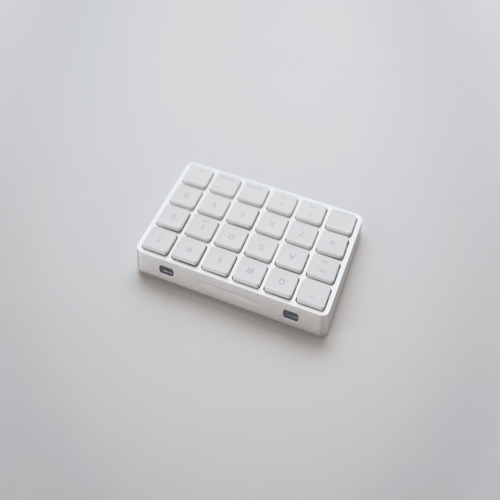 Magic Split 自作キーボード メンブレン+シザー方式で無線分割キーボードを自作した話｜cop