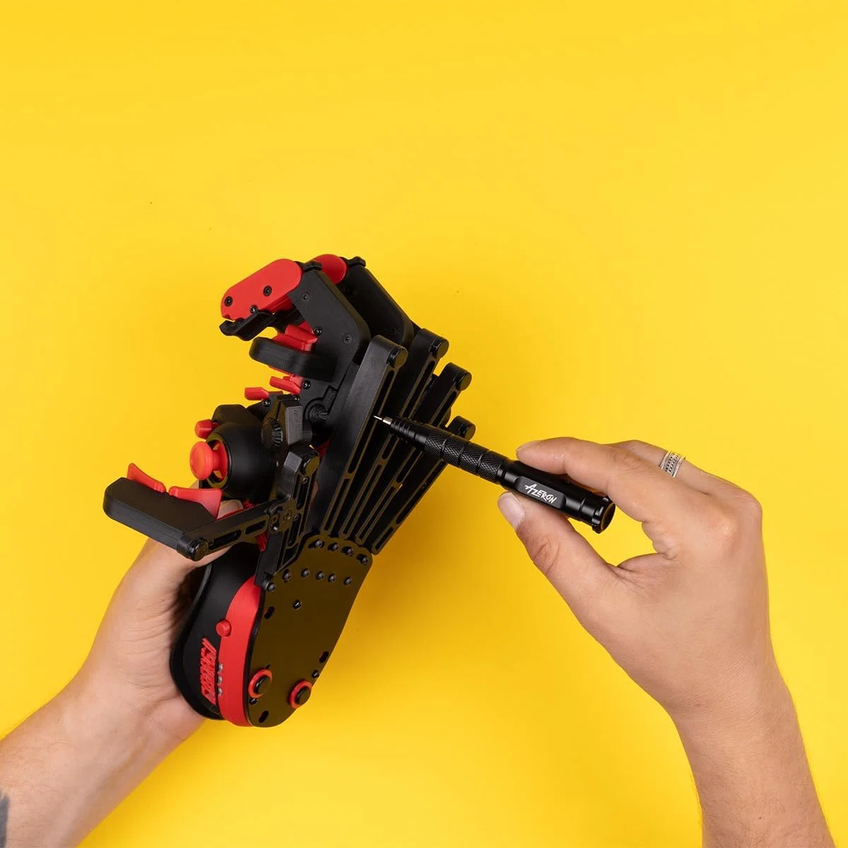 AZERON Cyborg II 赤 右利き用ゲーミングキーパッド｜GetGadgetGot