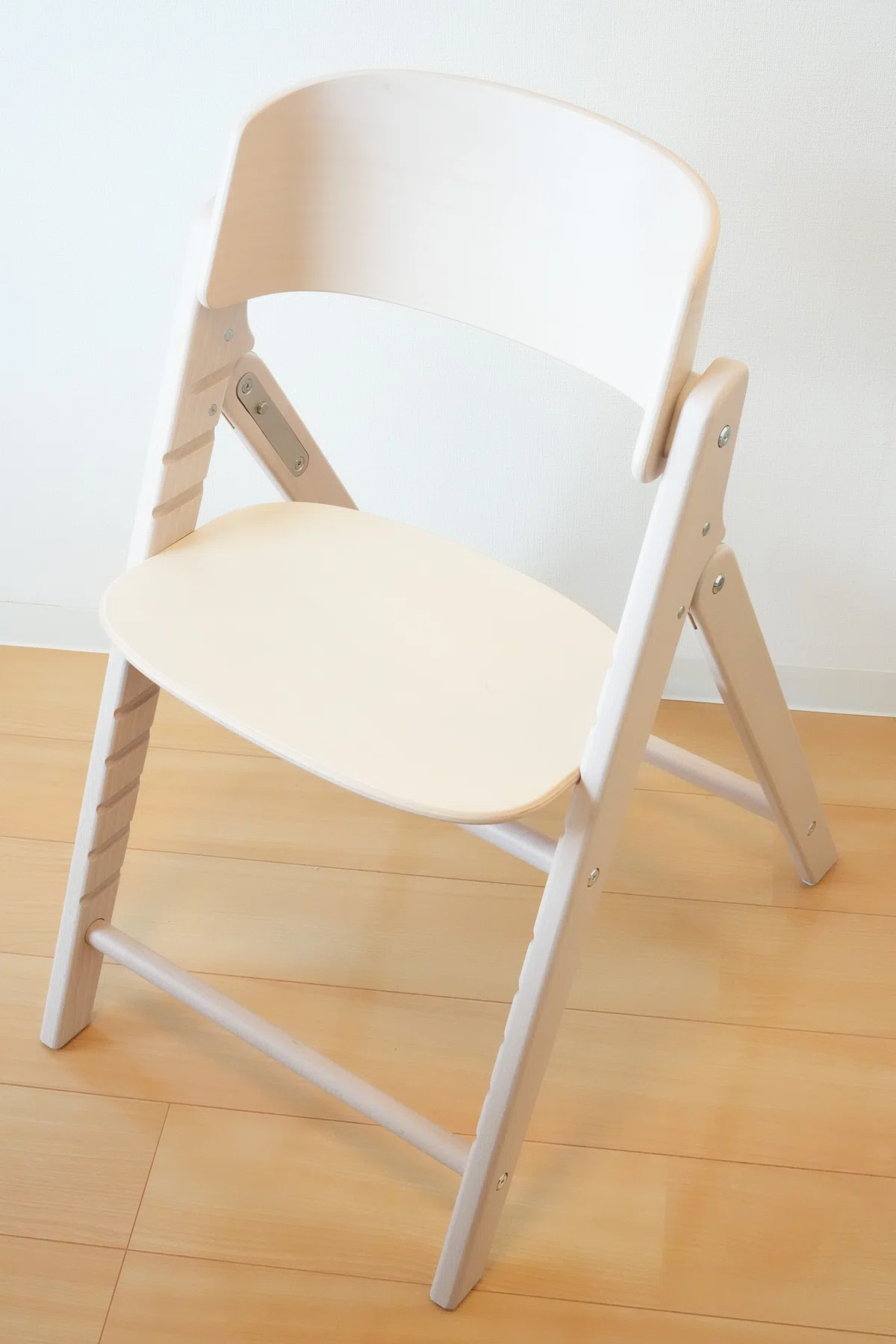 Cybex クリック&フォールド 成長後 チェア ななめ