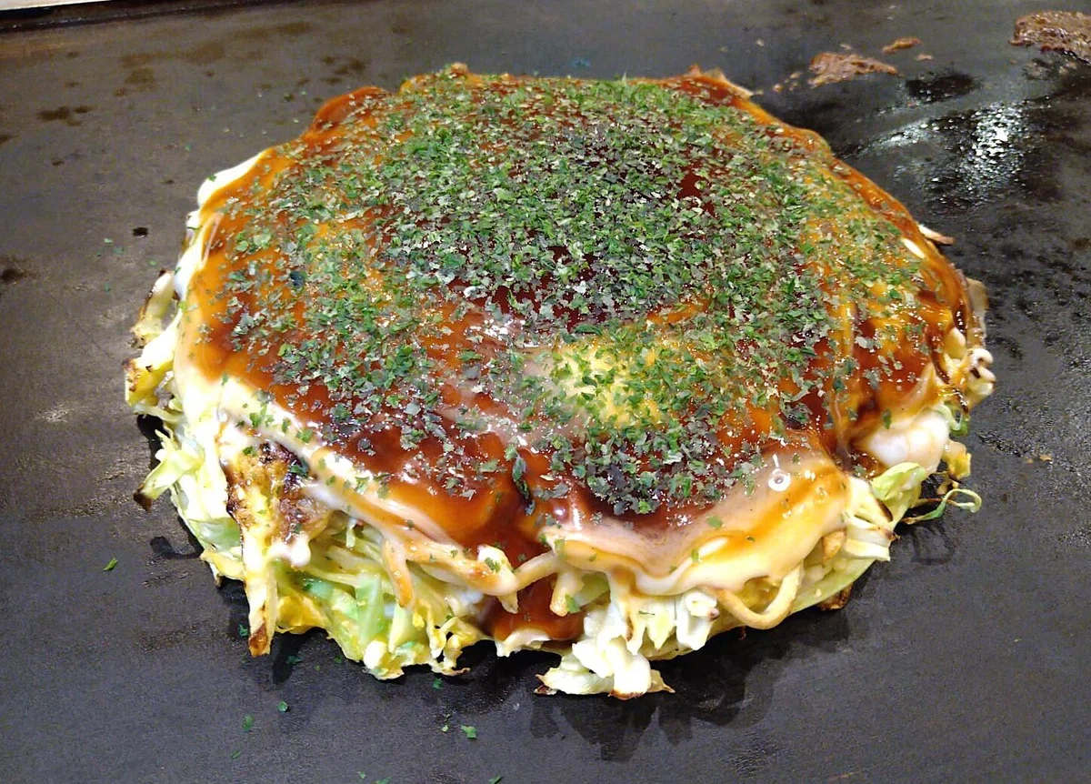 お好み焼き 大阪『鶴橋風月』~【鶴橋風月名物】風月焼き (モダン焼き) です!|ぐるぐる