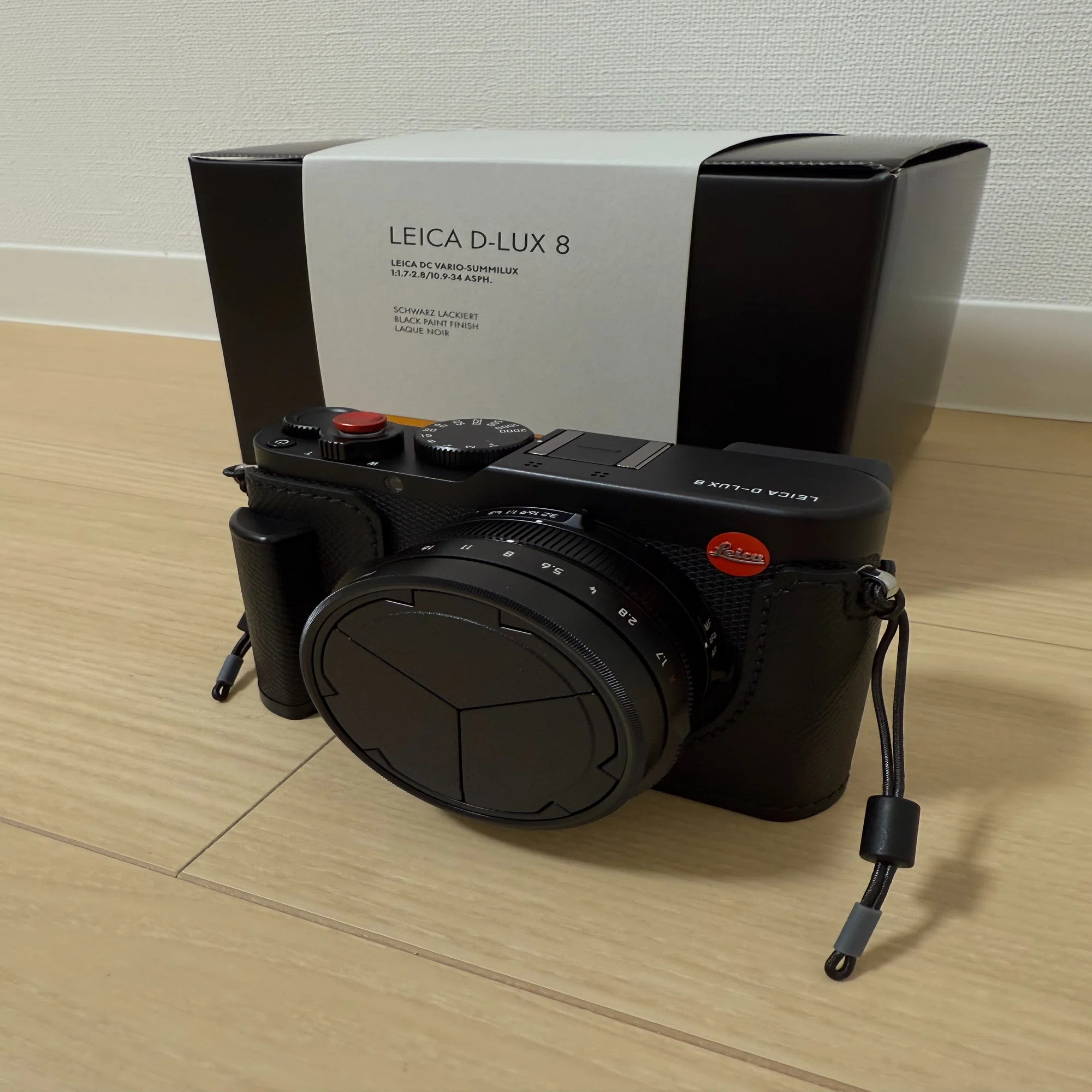 ブラックxレッドカスタム 〜ライカLEICA D-LUX8アクセサリー紹介｜るとる