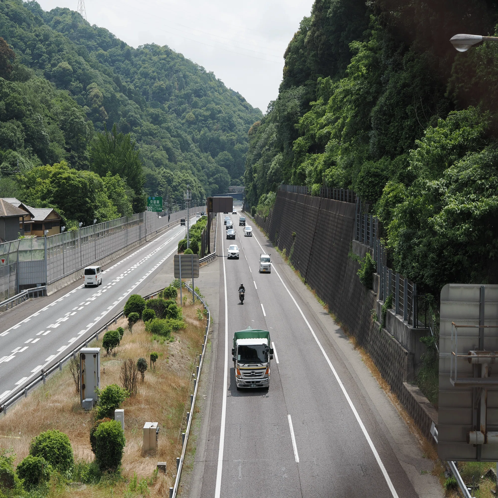 徒歩電鉄》鉄道部 河本秀哉・逢坂の関 ～京阪電鉄京津線～｜OM SYSTEM RAIL
