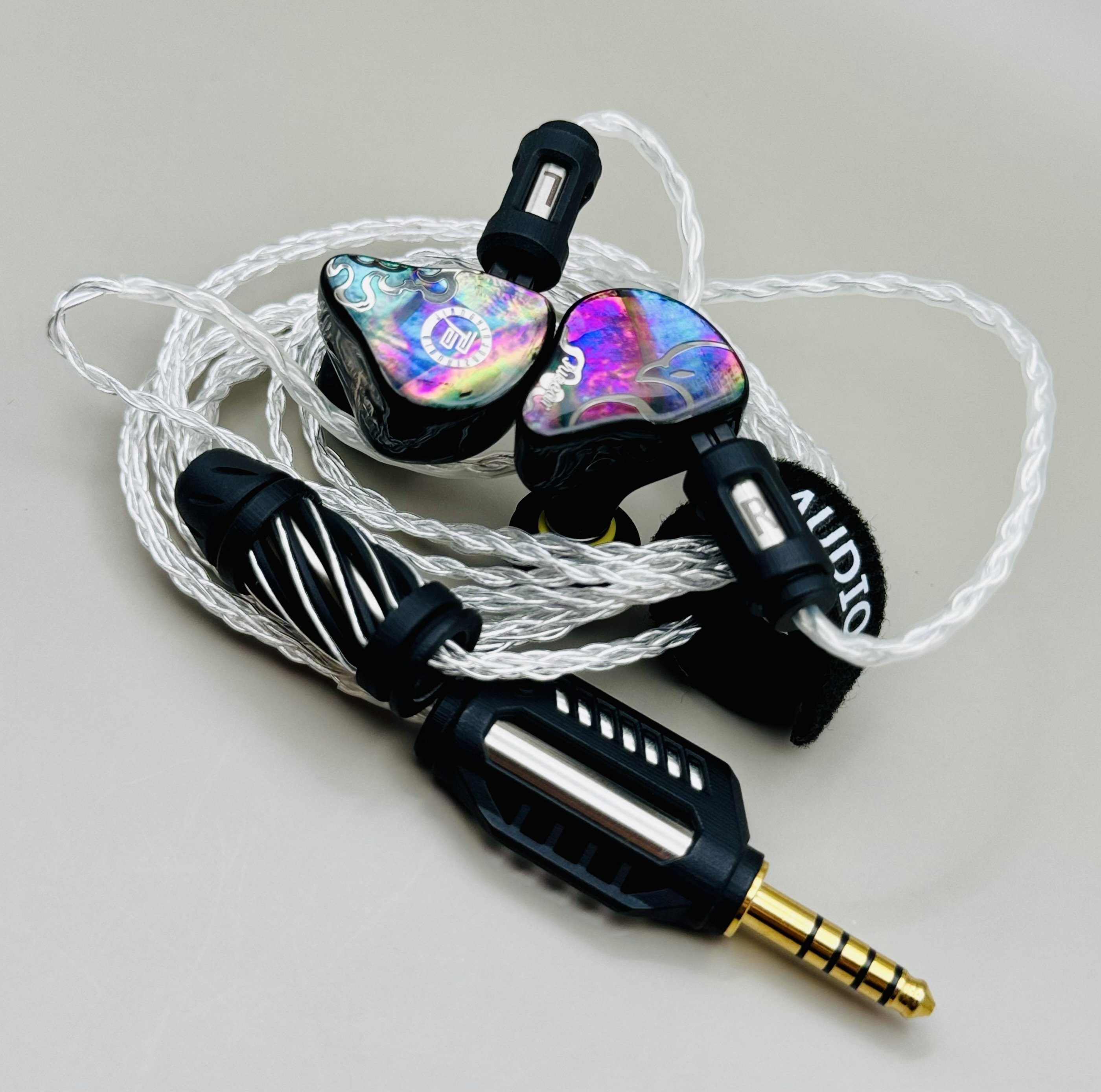 イヤホン GROOVE AUDIO ZENITH2 GROOVE AUDIO ZENITH2（金・銀・銅合金ケーブル）のレビュー