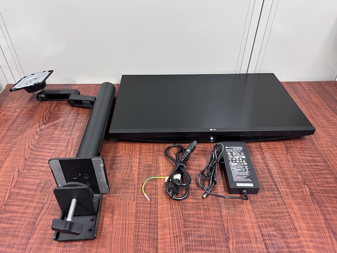 LG 27QN880-B 27インチ モニターアーム付き 画面の位置を自在に調整できるアームスタンド採用 27インチ WQHD