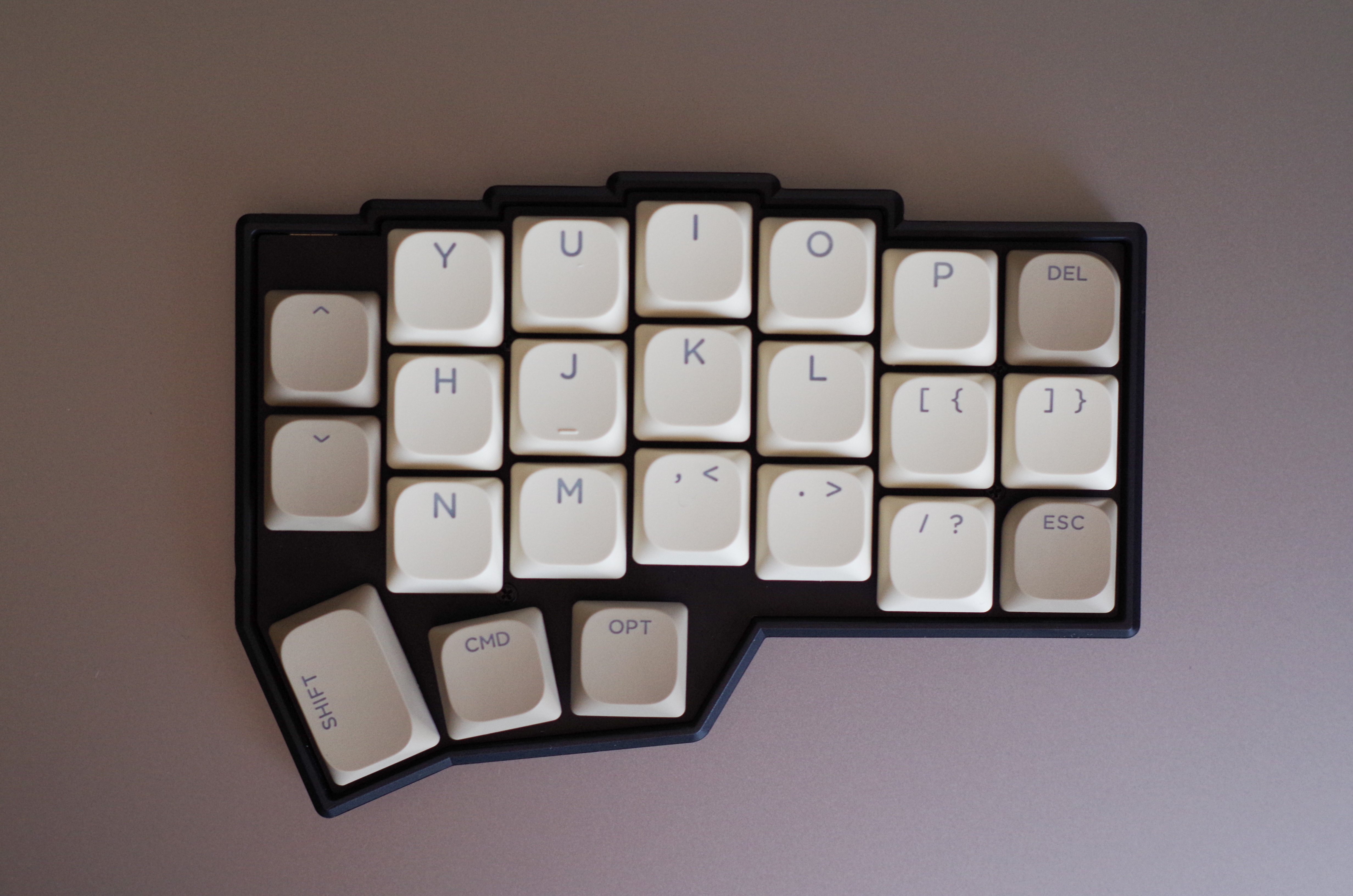 TOTEM 分割キーボード（Choc v1リニア／Bluetooth対応） すぐに使えるワイヤレスキーボール、トラックボール付き / 分割