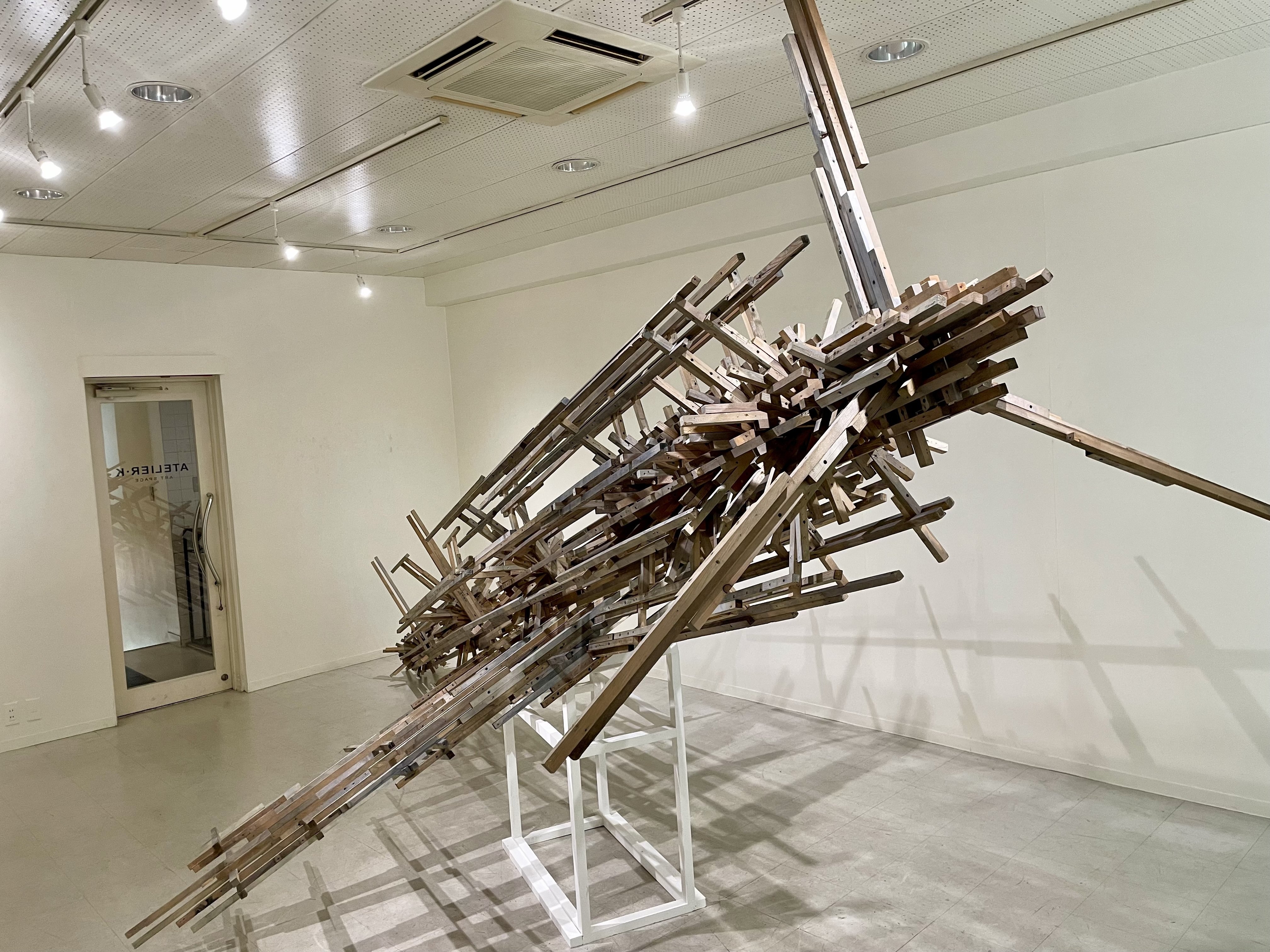 飛べ今すぐ　芸術作品 鈴木陽太 展 新世界への飛翔 - YouTube