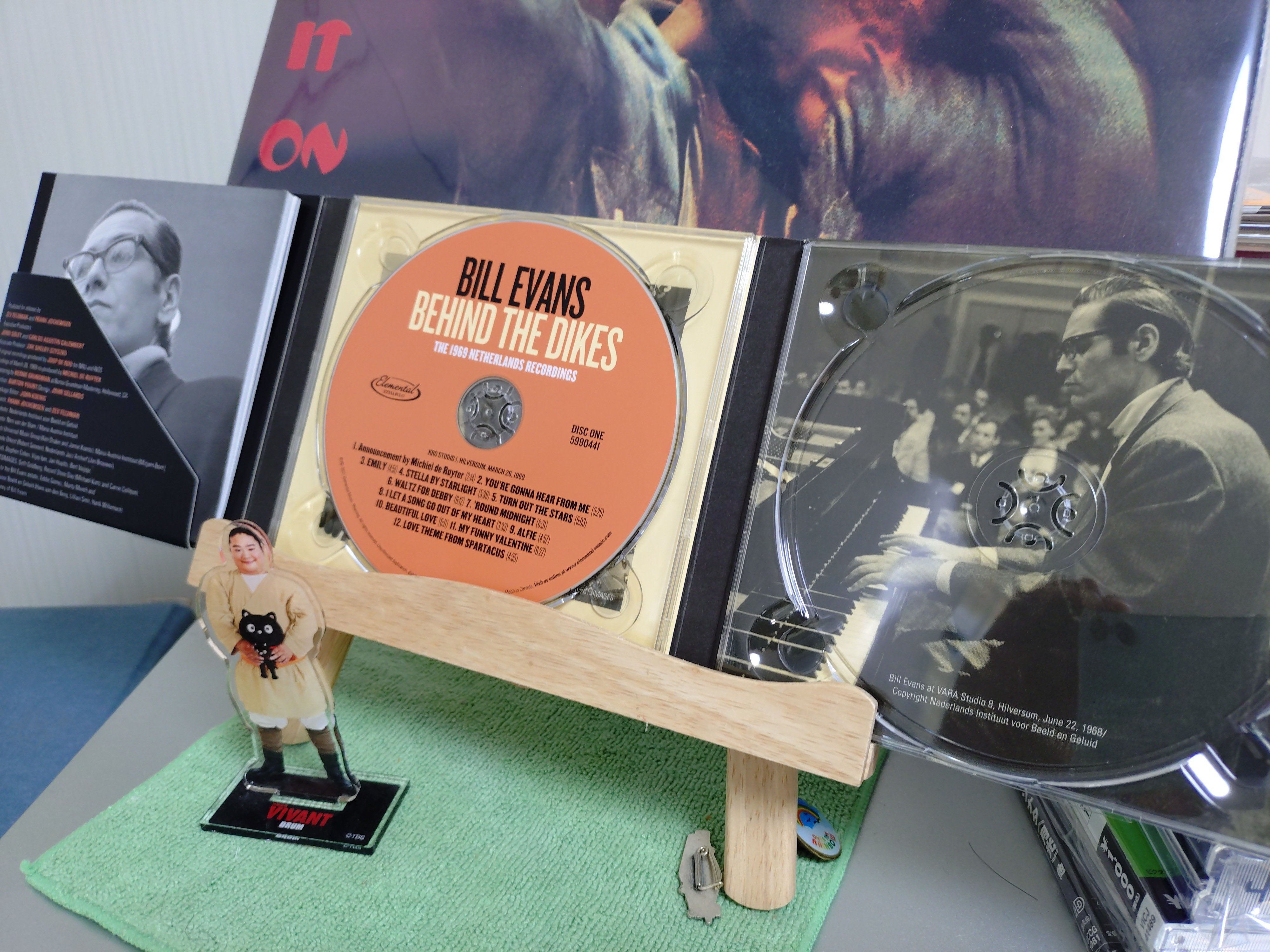 Bill Evans Behind The Dikes 3LP 新品 送料込 Amazon.co.jp: ビハインド・ザ・ダイクス / ビル・エヴァンス