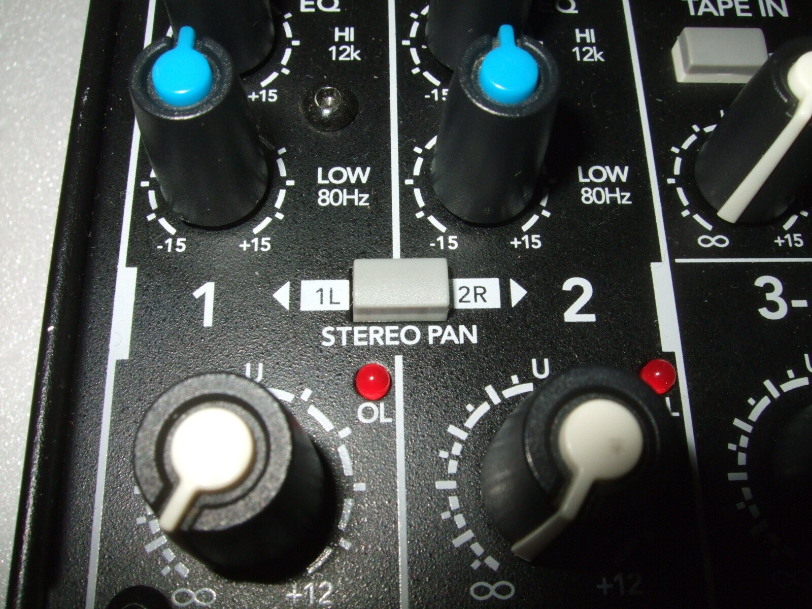 MACKIE アナログミキサー（402VLZ4）｜モメドラム