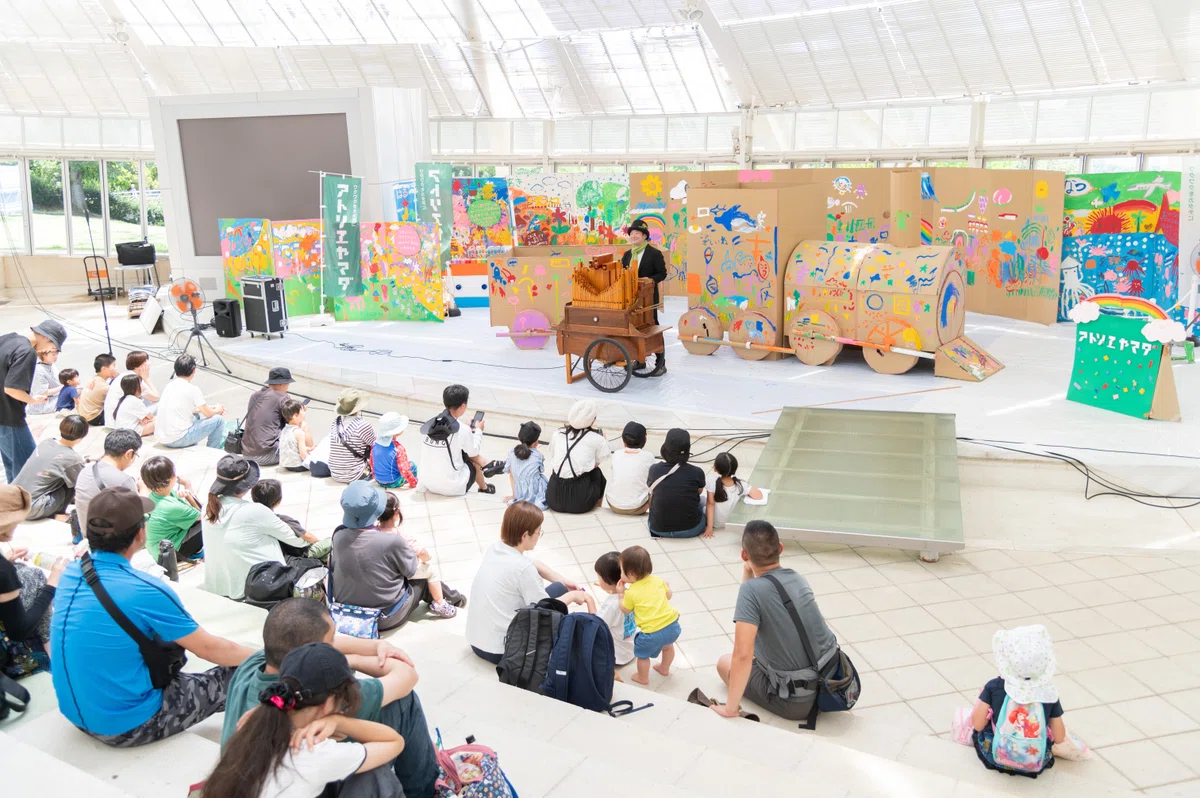 手回しオルガン奏者KojiKojiMohejiとのコラボレーション演奏風景