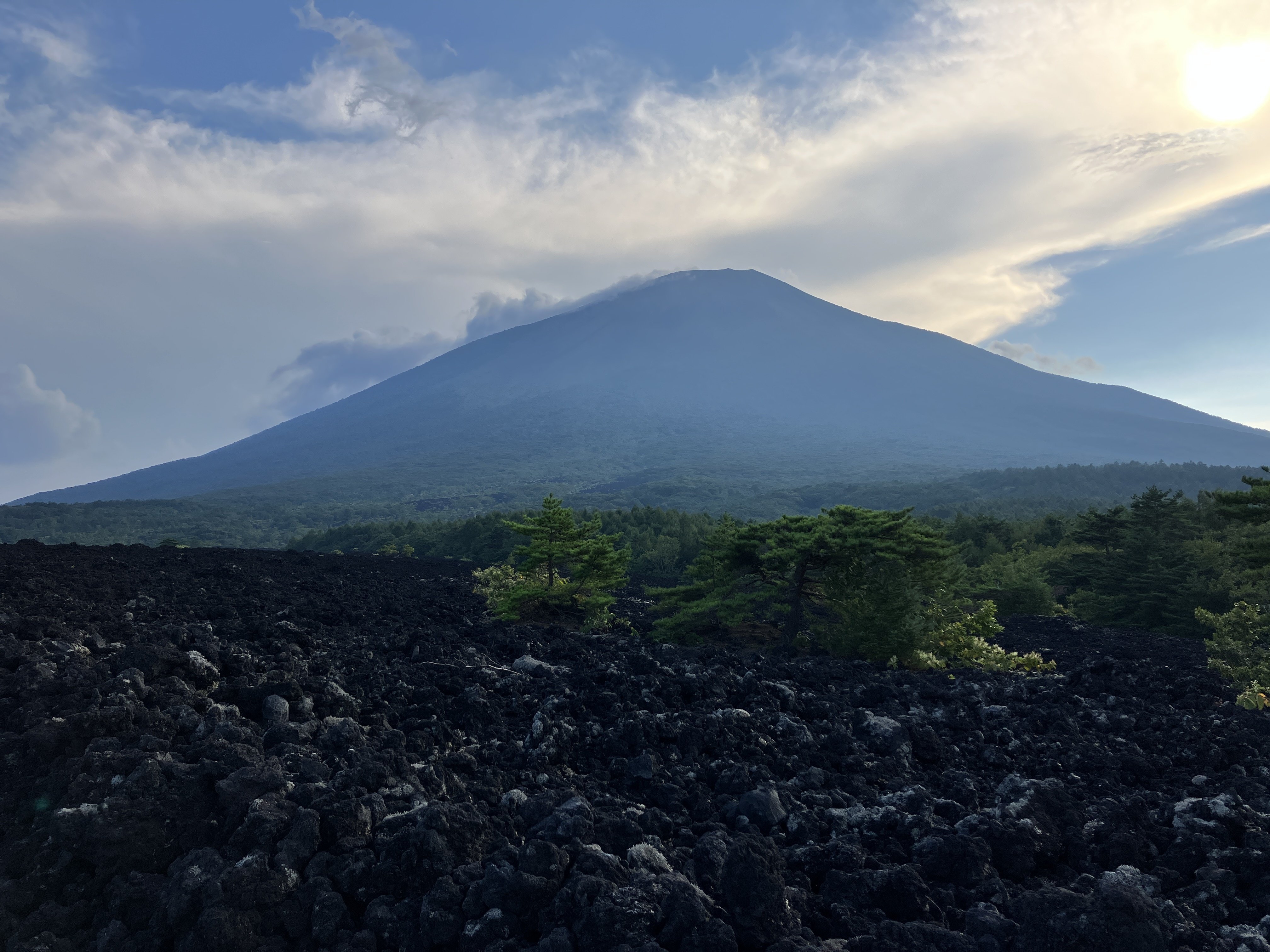 風景写真 火山 岩手山 ￼ 空写真 岩手 山 岩手山のある風景 | いわての文化情報大事典