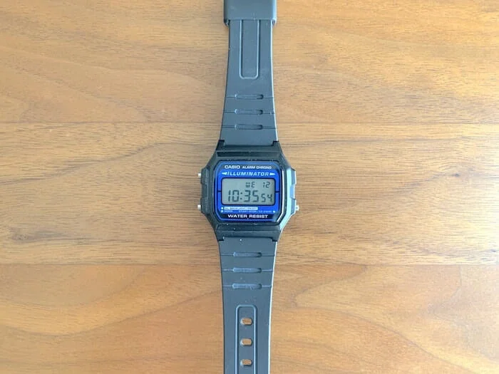 チープカシオ F-105W-1Aをレビュー！薄くて軽くて必要十分な腕時計