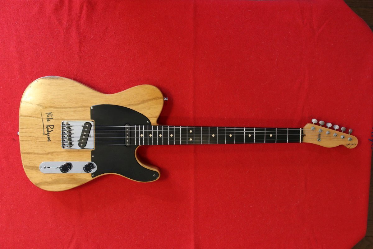 愛用ギターは20年物のテレキャスター、Fender製でなくTemjin製