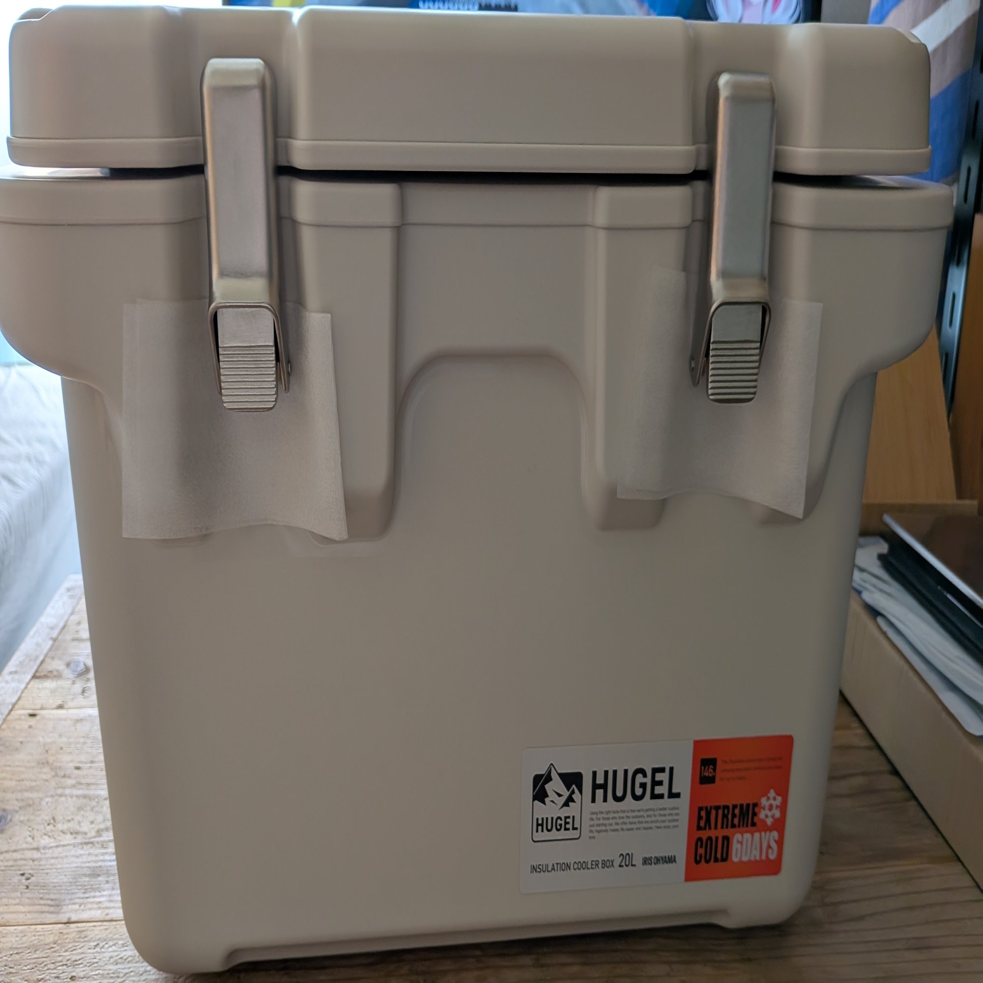 IRIS OHYAMA(アイリスオーヤマ)】「真空断熱クーラーボックス HUGEL」機能性・デザイン性を兼ね備えた、長時間保冷可能なハードタイプの クーラーボックスです。｜MAEDA Tatsuya｜YAUCOFFEE｜つながるまちづくり