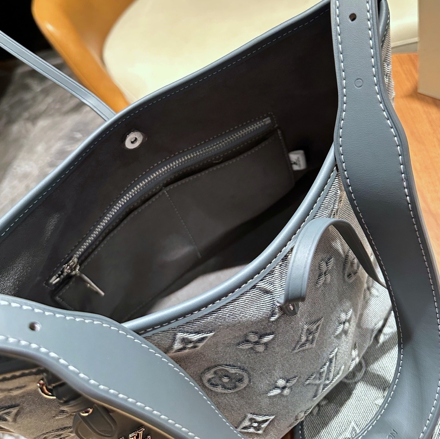 【新作♡機能的でシックなデザイン♪】LV バックアップ LV キャリオール 新作通勤バッグ｜coco