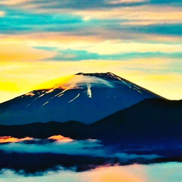 富士山朝焼け🗻今日の3枚」｜山梨県の古民家和み庵