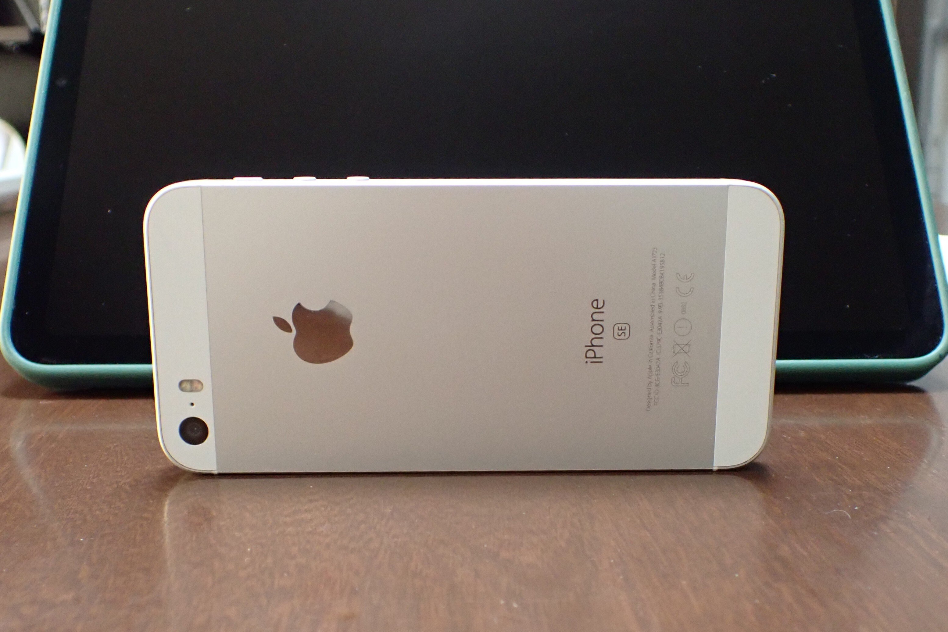 コンピュータ・IT iPhoneSE 4582269537863_h02.jpg