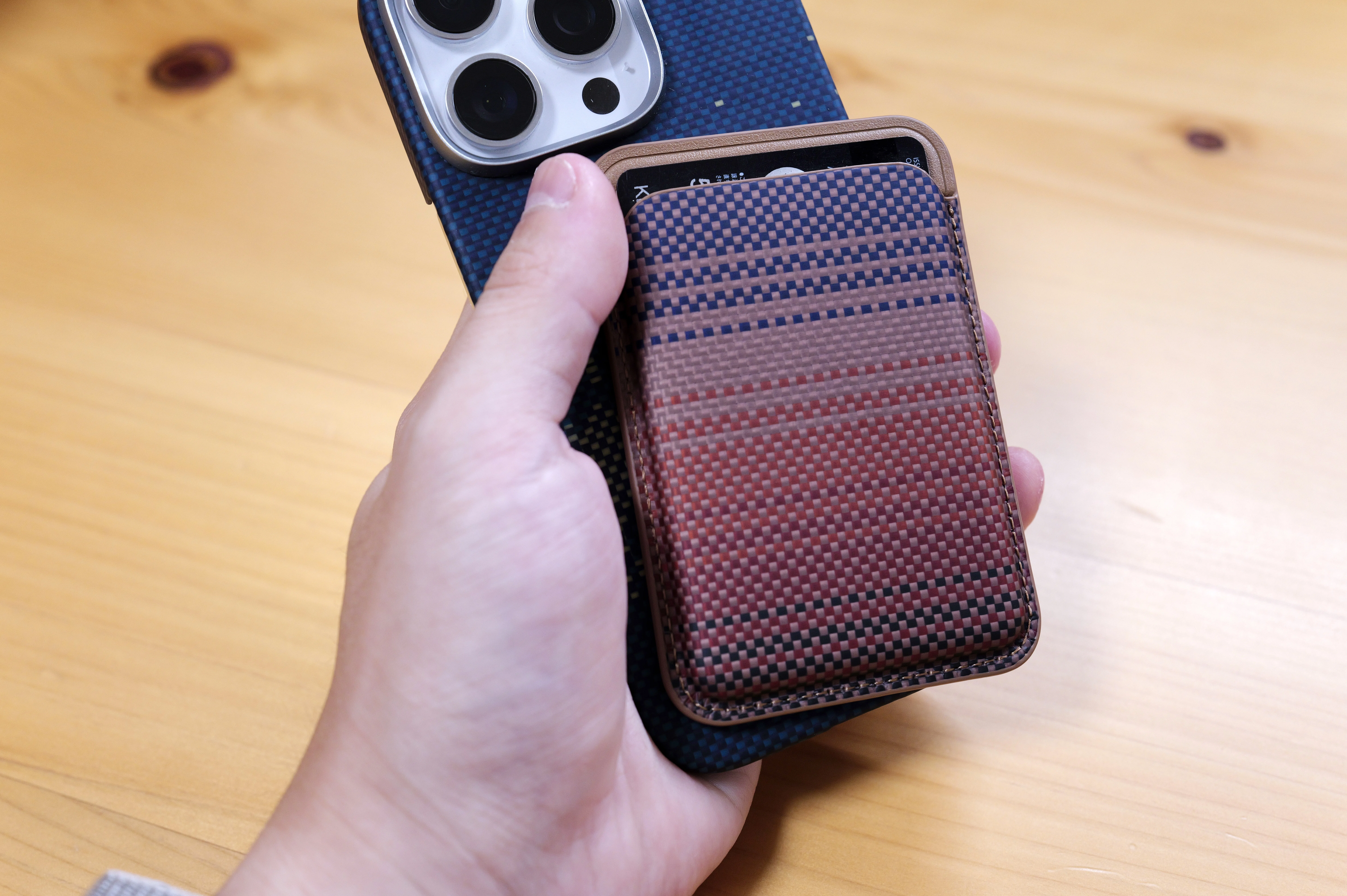 PITAKA Magnetic Woven Wallet レビュー：アラミド繊維がカッコイイ