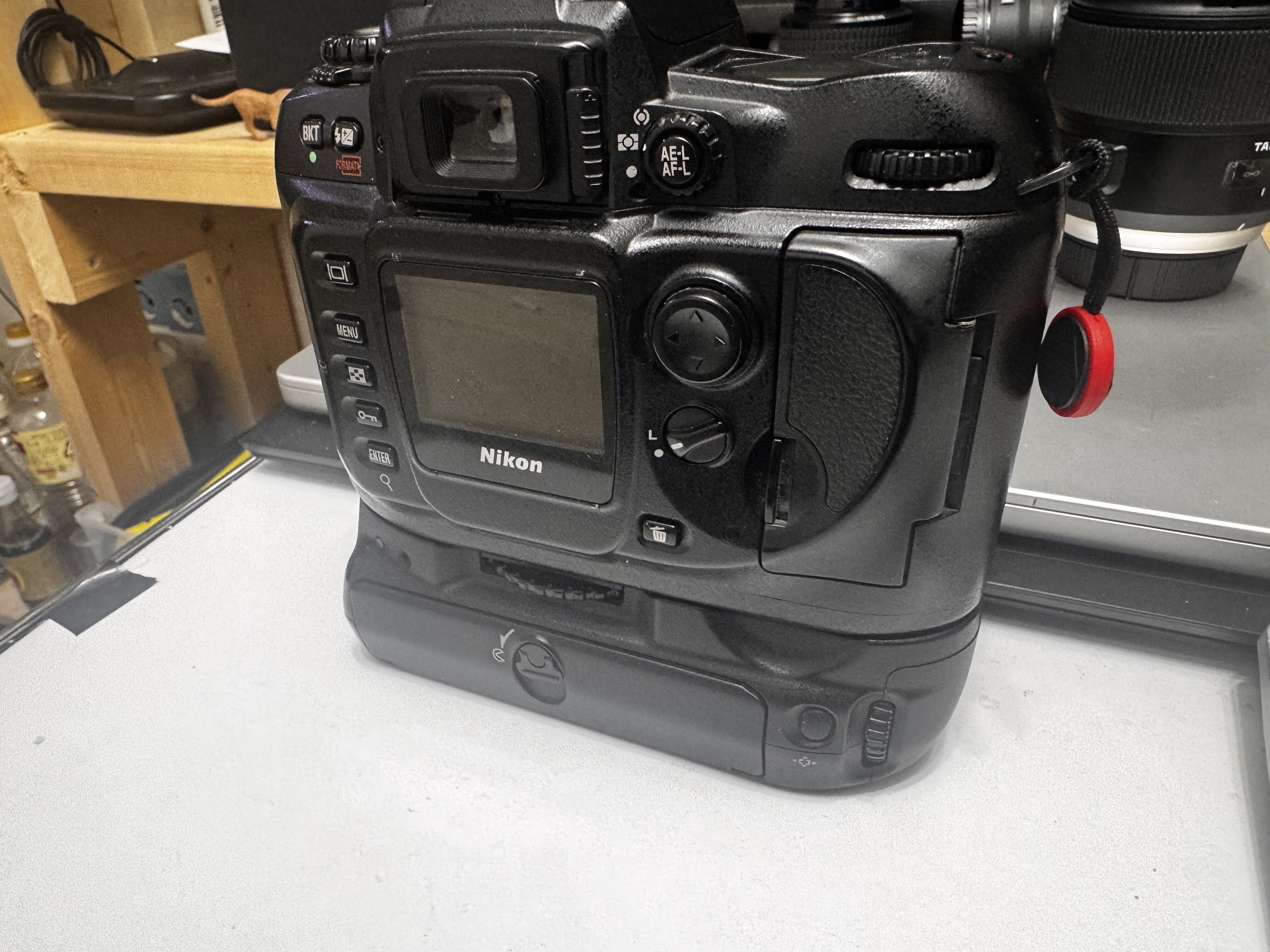 NIKON ニコン D100 + MB-D100 中古】(ニコン) Nikon D100 + MB-D100｜ナニワグループ