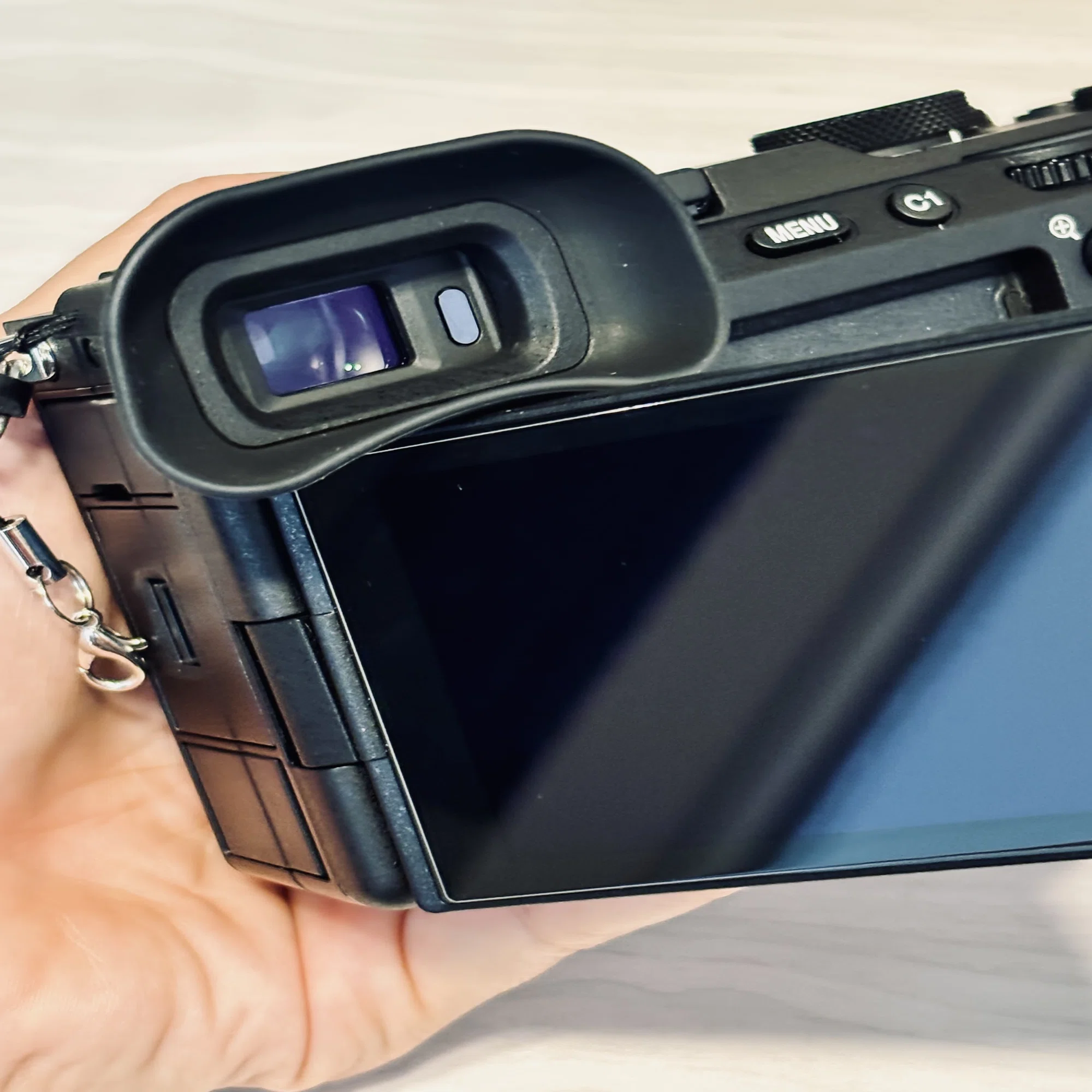 α7C IIに買い替えたので備品も一新しました｜夏を乗り切るカメラ 