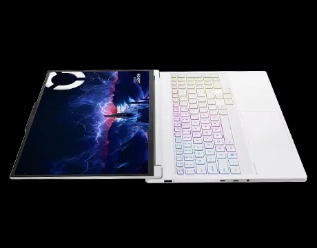ゲーミングはもっとスタイリッシュに。レノボ初の白いゲーミング ゲーミングはもっとスタイリッシュに。レノボ初の白いゲーミング