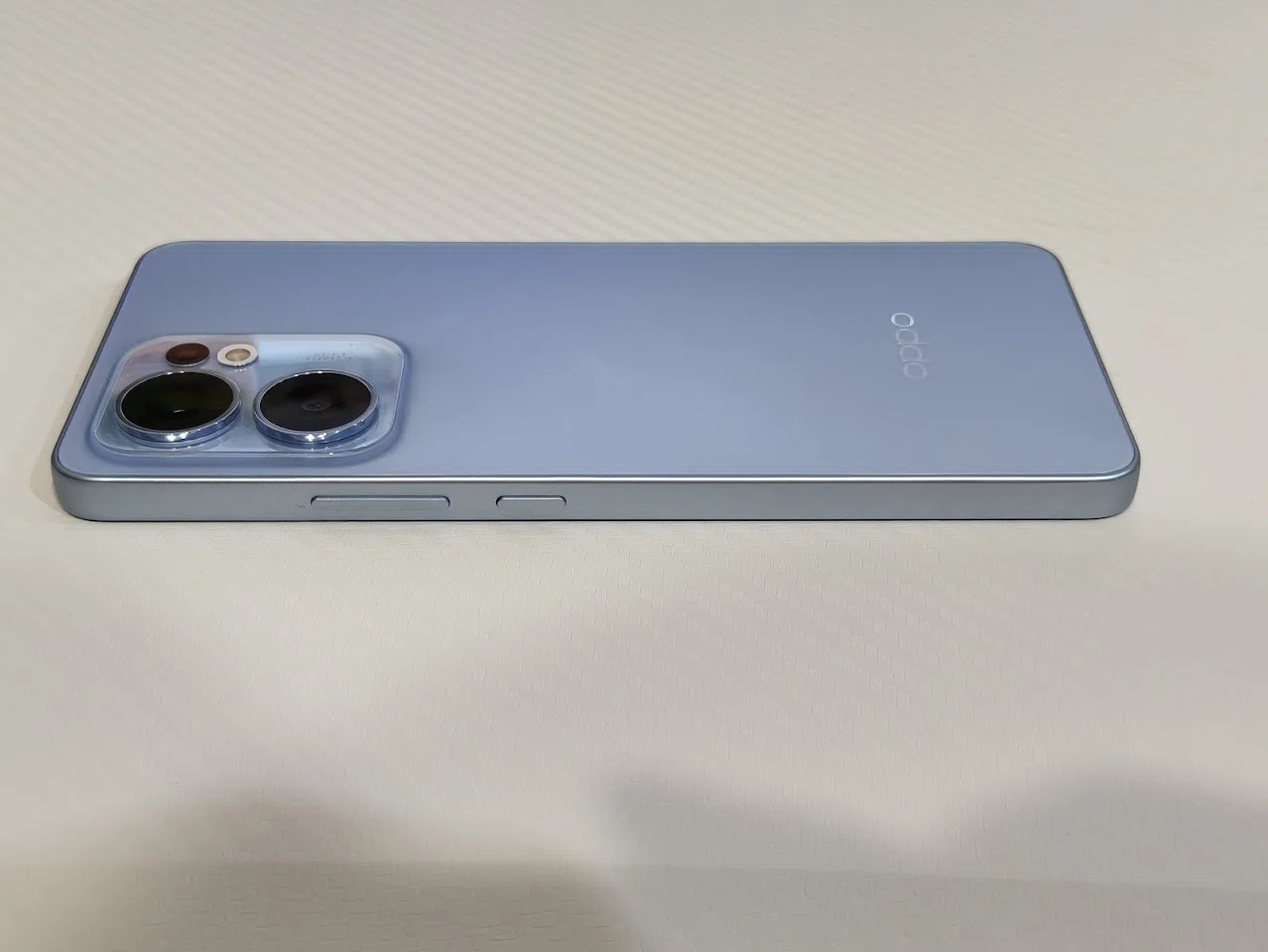 OPPO Reno13 A(OPG05)レビュー ～今年もミドルレンジの優等生が