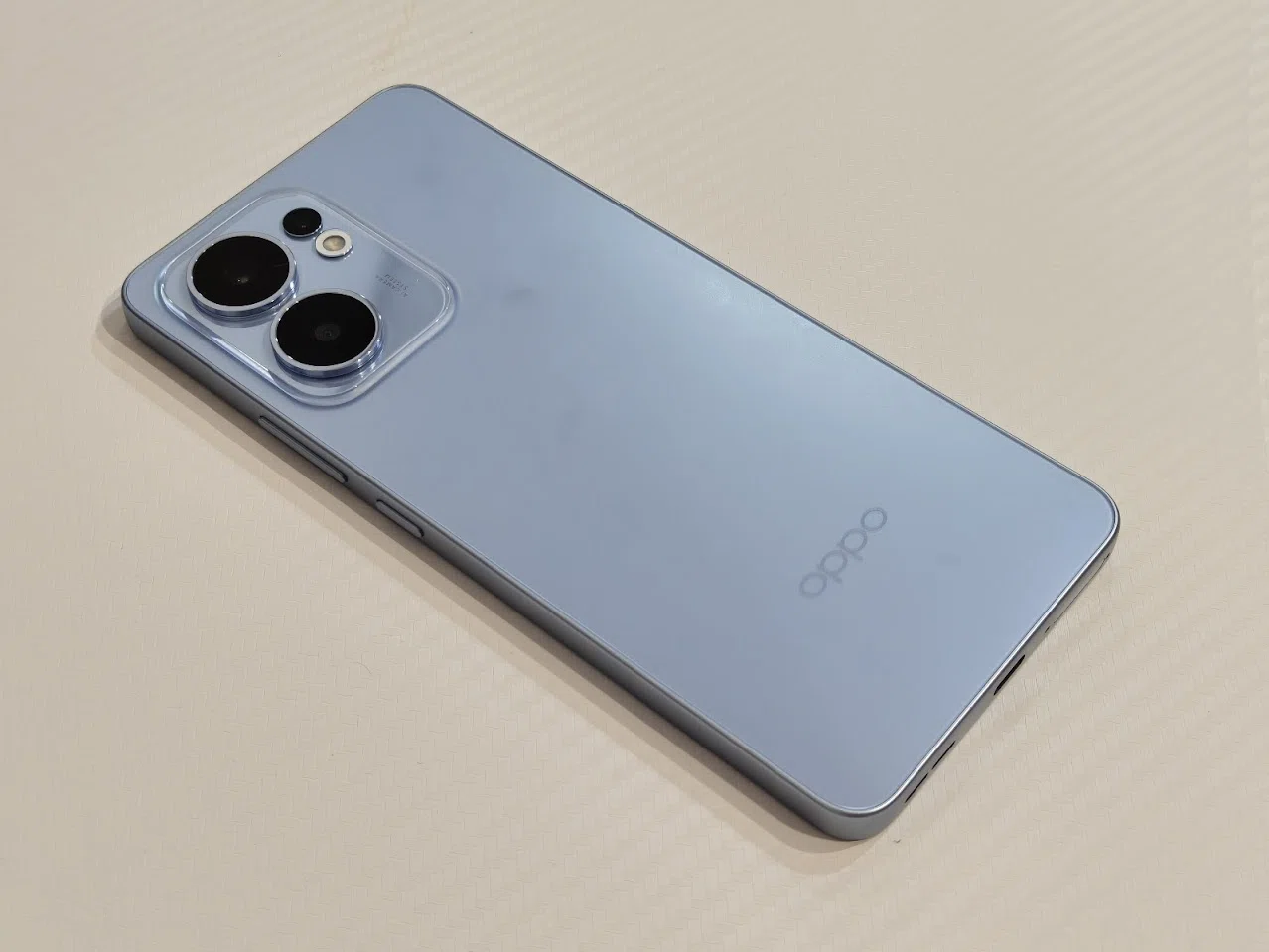 OPPO Reno13 A (OPG05) Review: The Middle-Range Honor Student