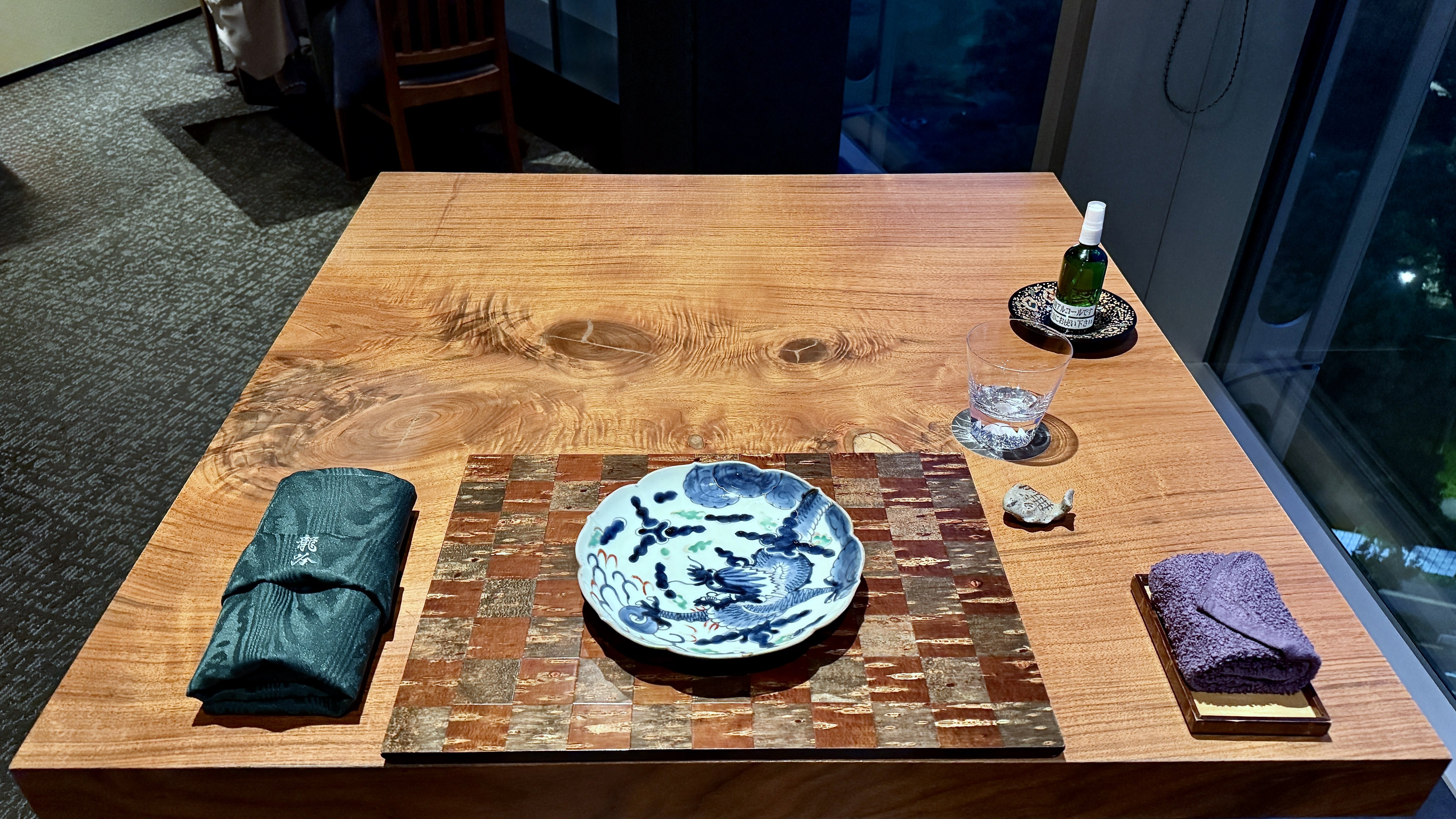 日本料理龍吟　サイドカバーに傷あり！ 六本木 日本料理 龍吟 『最後の晩餐』 : AQB59 レストランを