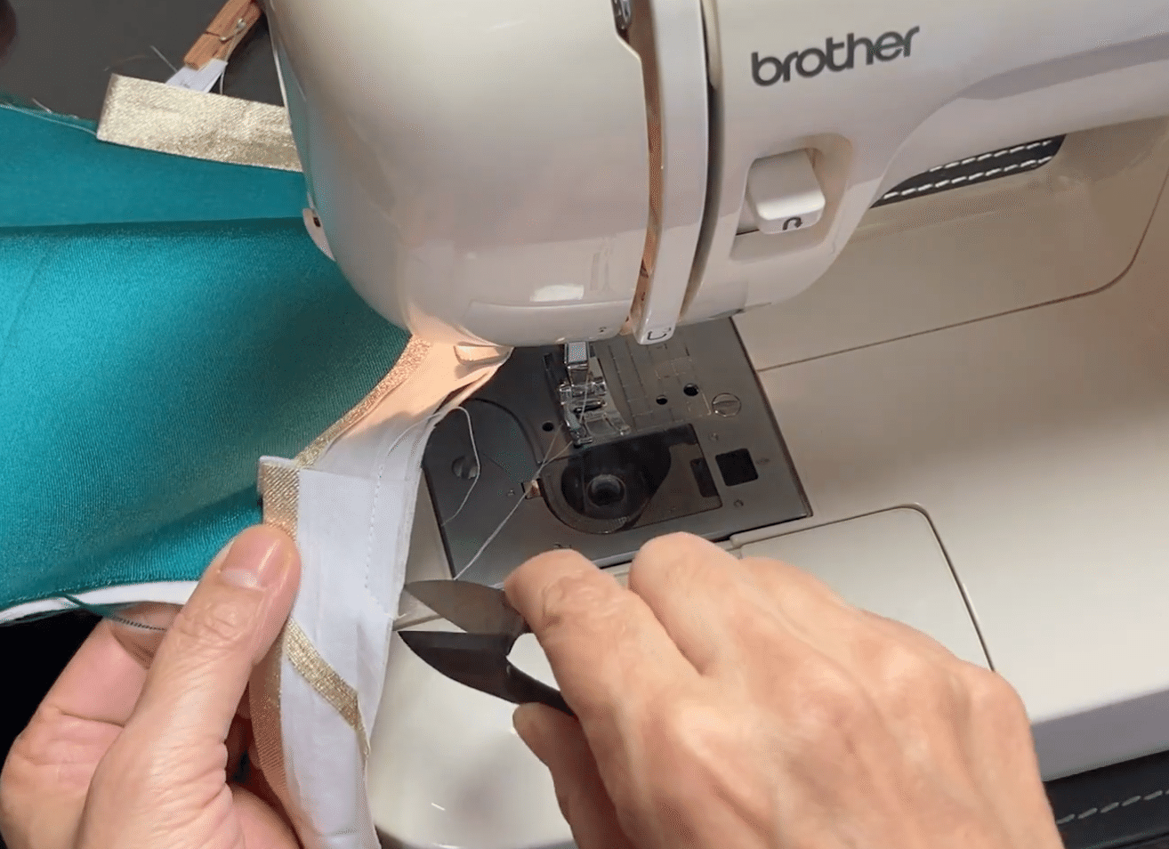 帯リメイク】縫わずに簡単にできる！テーブルランナーで食卓を華やかに