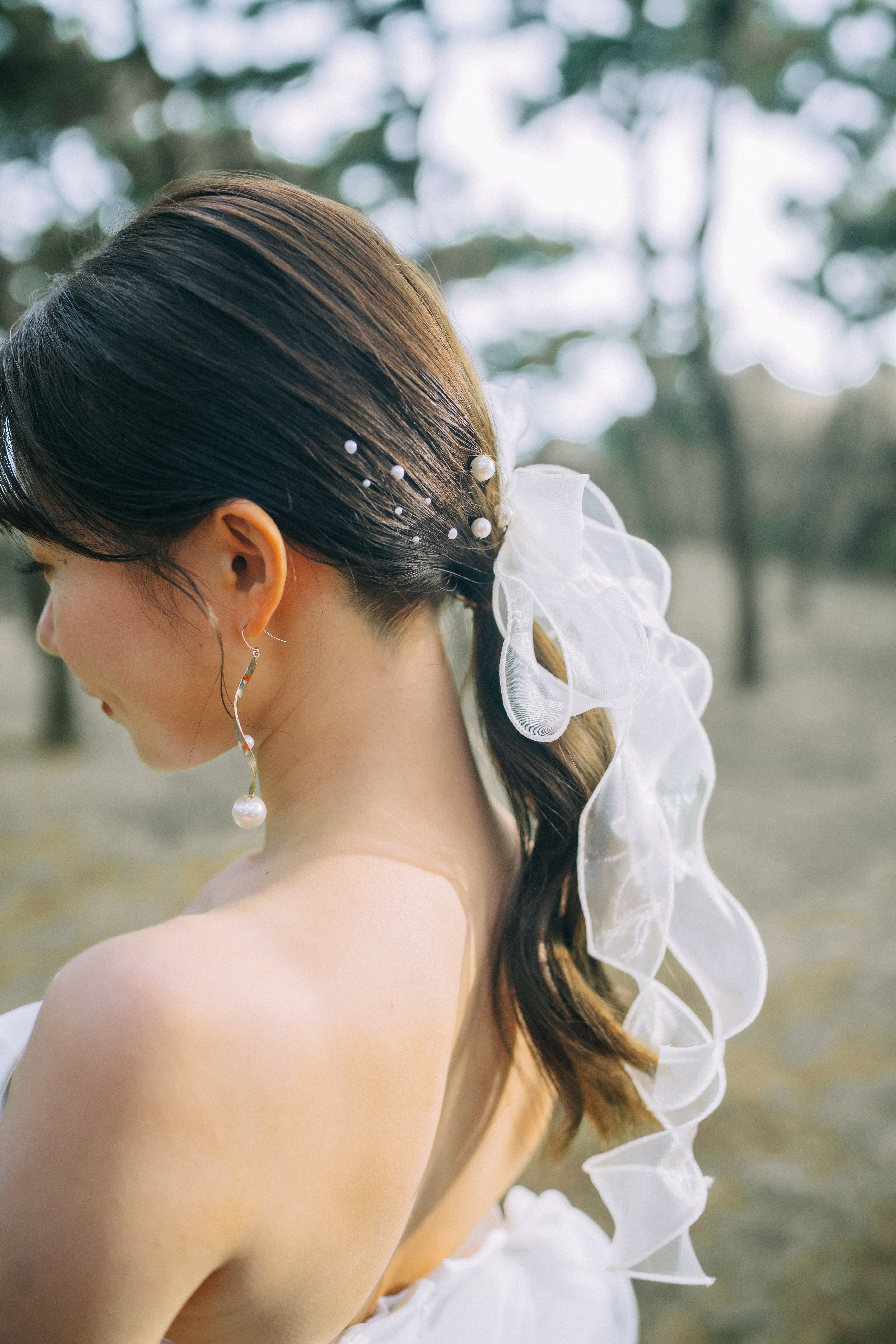 女性必見！】結婚式前撮りで人気のヘアスタイル特集💍｜ウェディング前