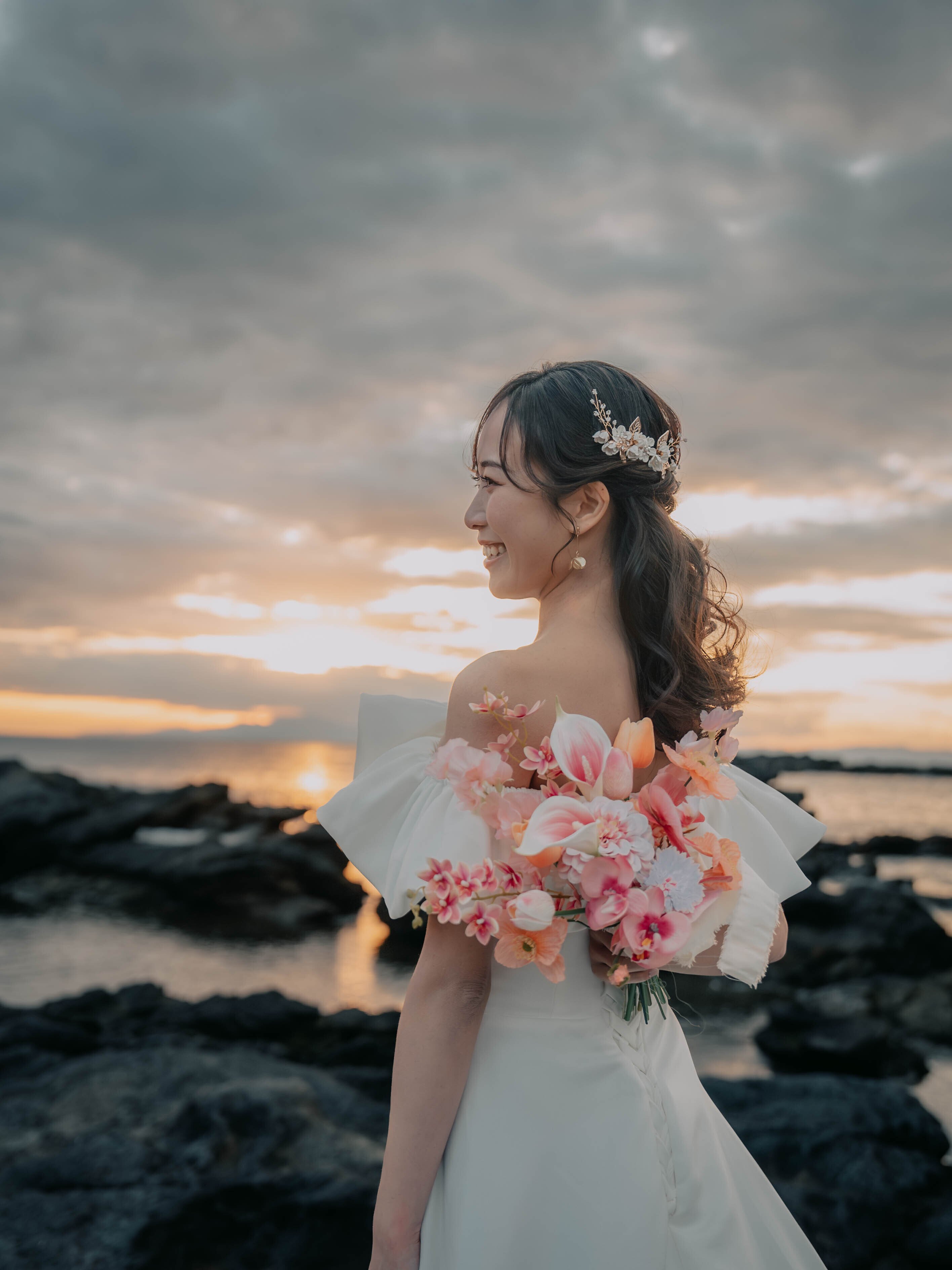 女性必見！】結婚式前撮りで人気のヘアスタイル特集💍｜ウェディング前