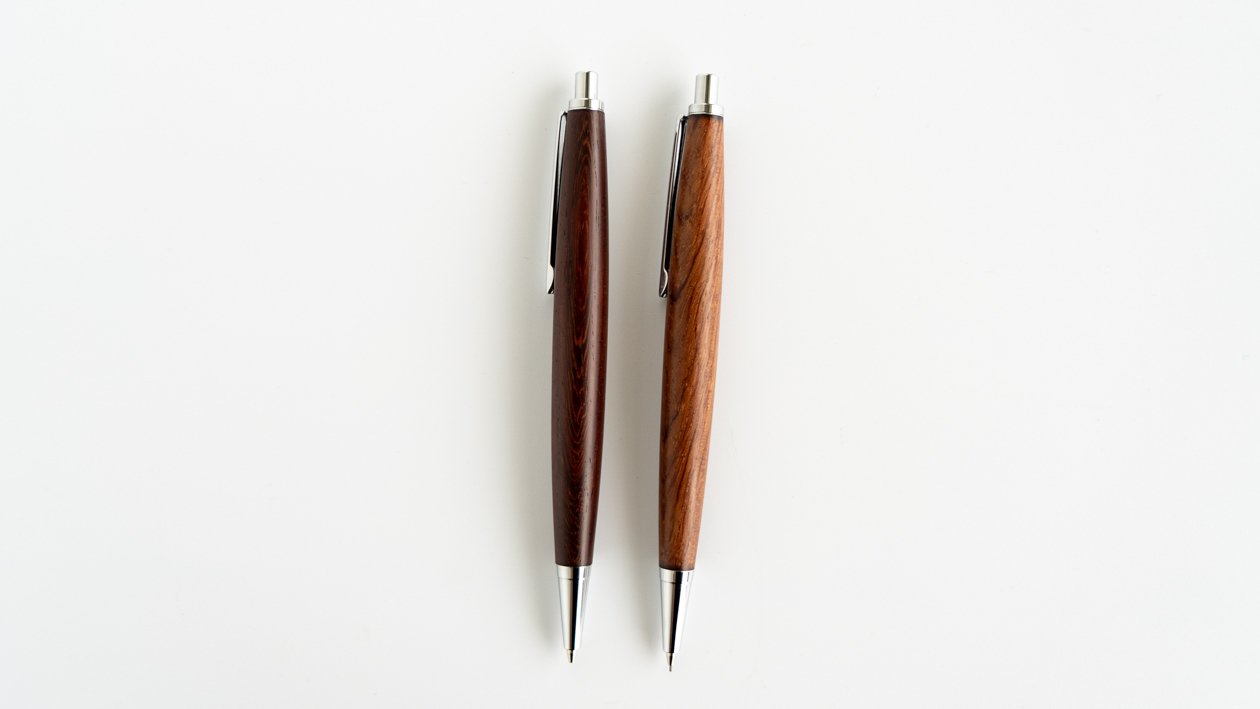 赤い木のペンを探している方へ｜自然素材で個性を演出するおすすめ2選