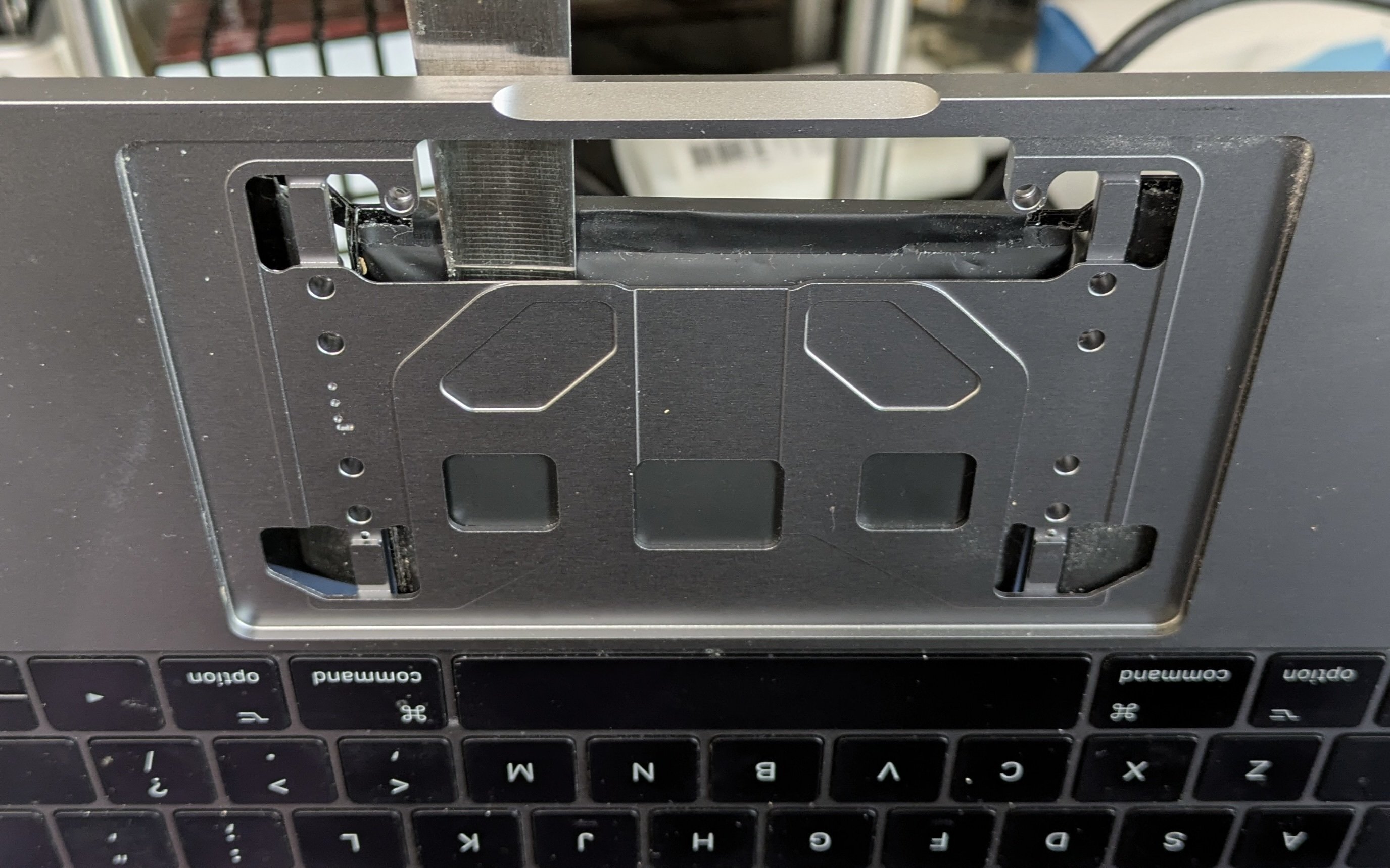 MacBook Pro Late 2017 (A1708) バッテリ (A1713) 交換｜うなむにさん