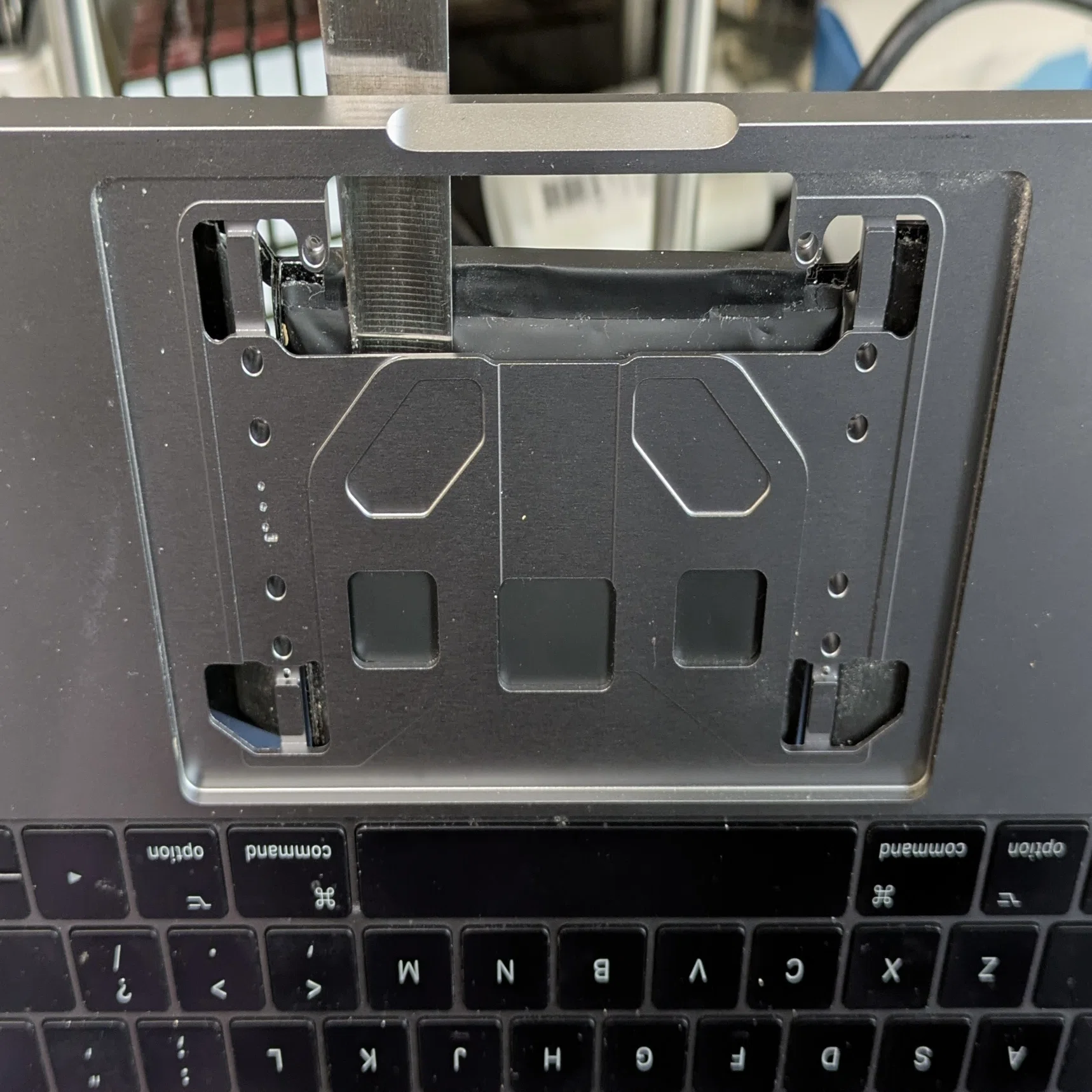 MacBook Pro Late 2017 (A1708) バッテリ (A1713) 交換｜うなむにさん