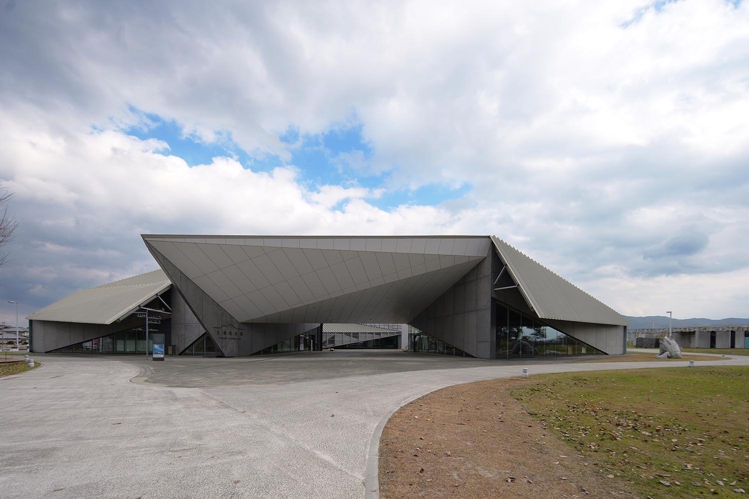 建築写真家でなくても欲しくなるレンズ、LAOWA 15mm F4.5R Zero-D