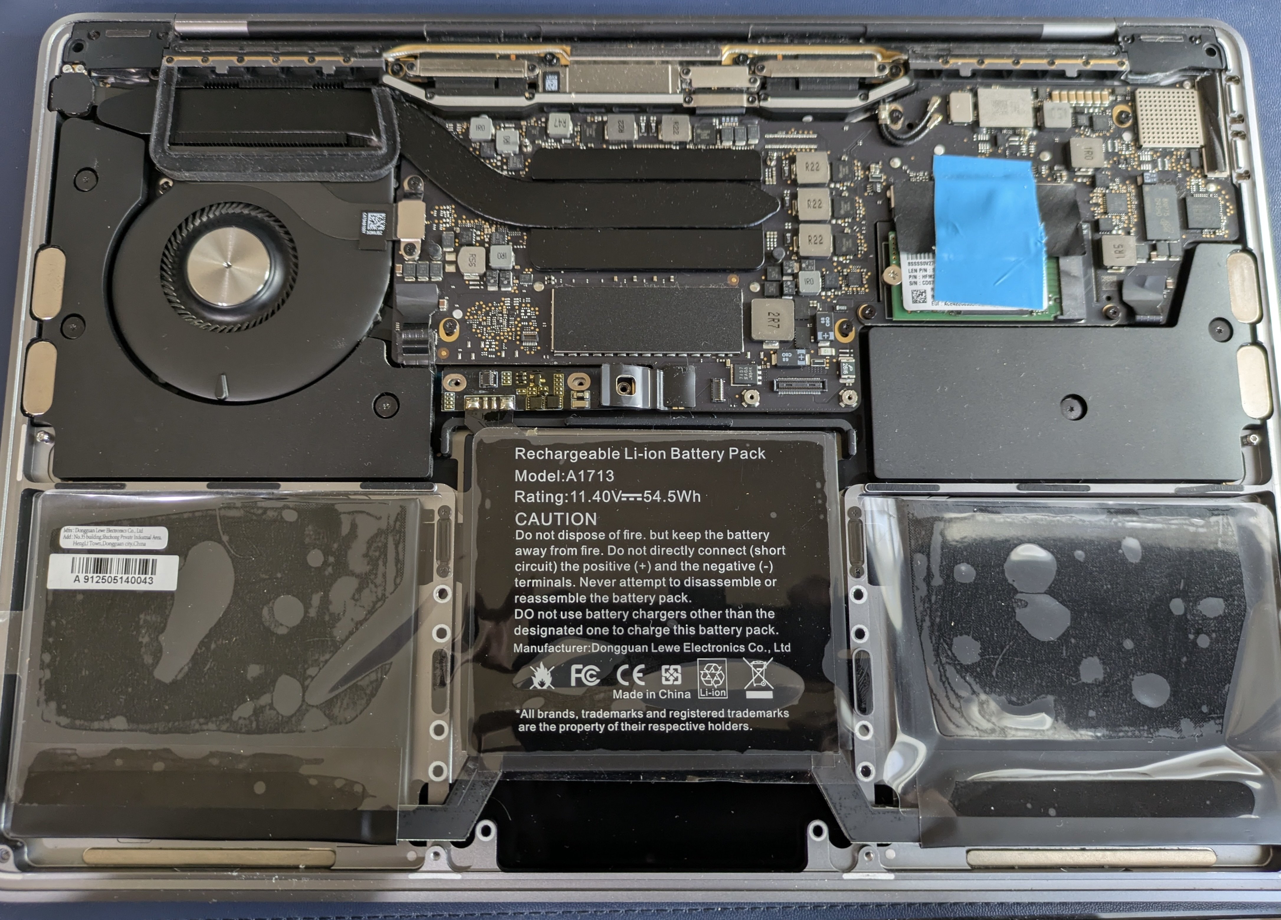 MacBook Pro Late 2017 (A1708) バッテリ (A1713) 交換｜うなむ