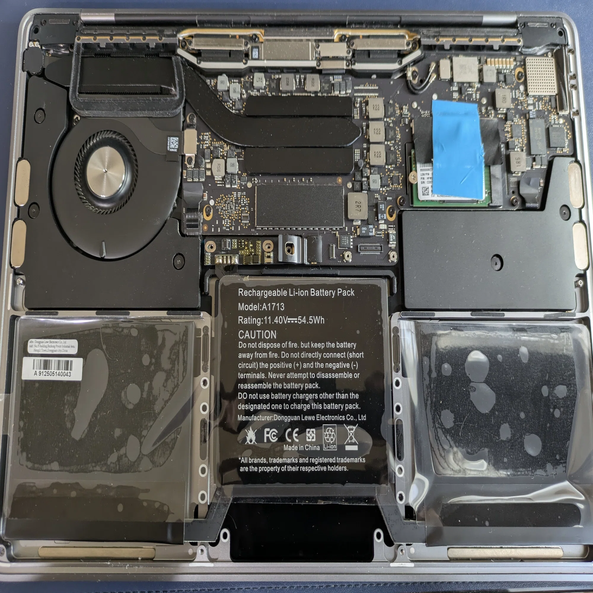 MacBook Pro Late 2017 (A1708) バッテリ (A1713) 交換｜うなむにさん