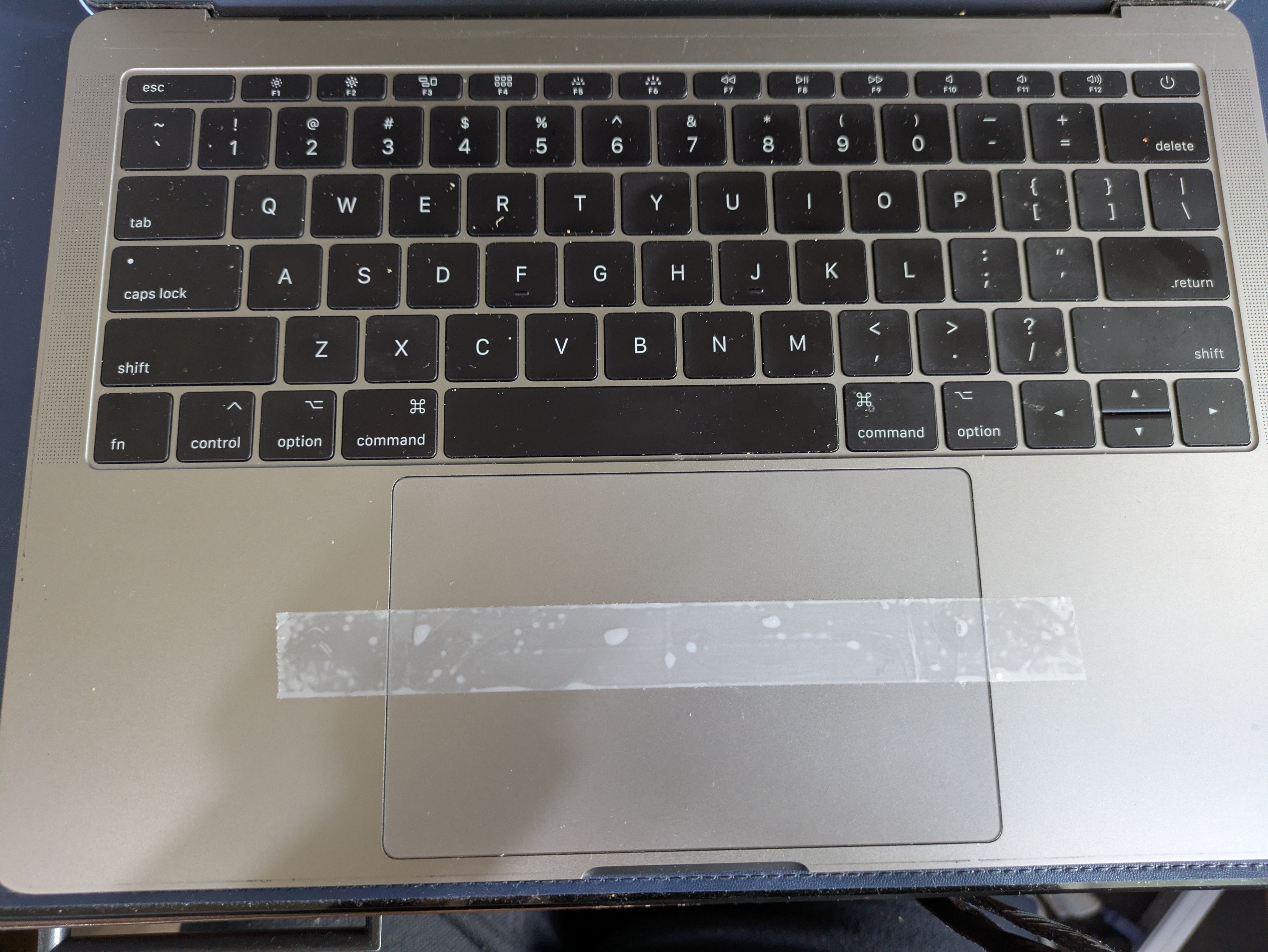 MacBook Pro Late 2017 (A1708) バッテリ (A1713) 交換｜うなむにさん