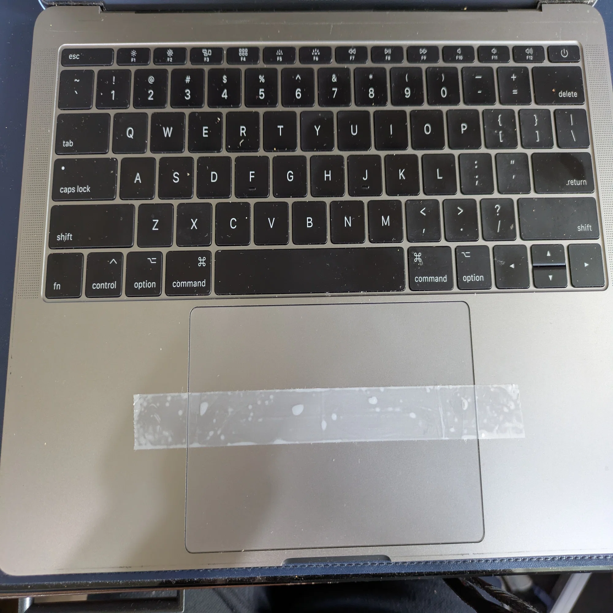MacBook Pro Late 2017 (A1708) バッテリ (A1713) 交換｜うなむにさん