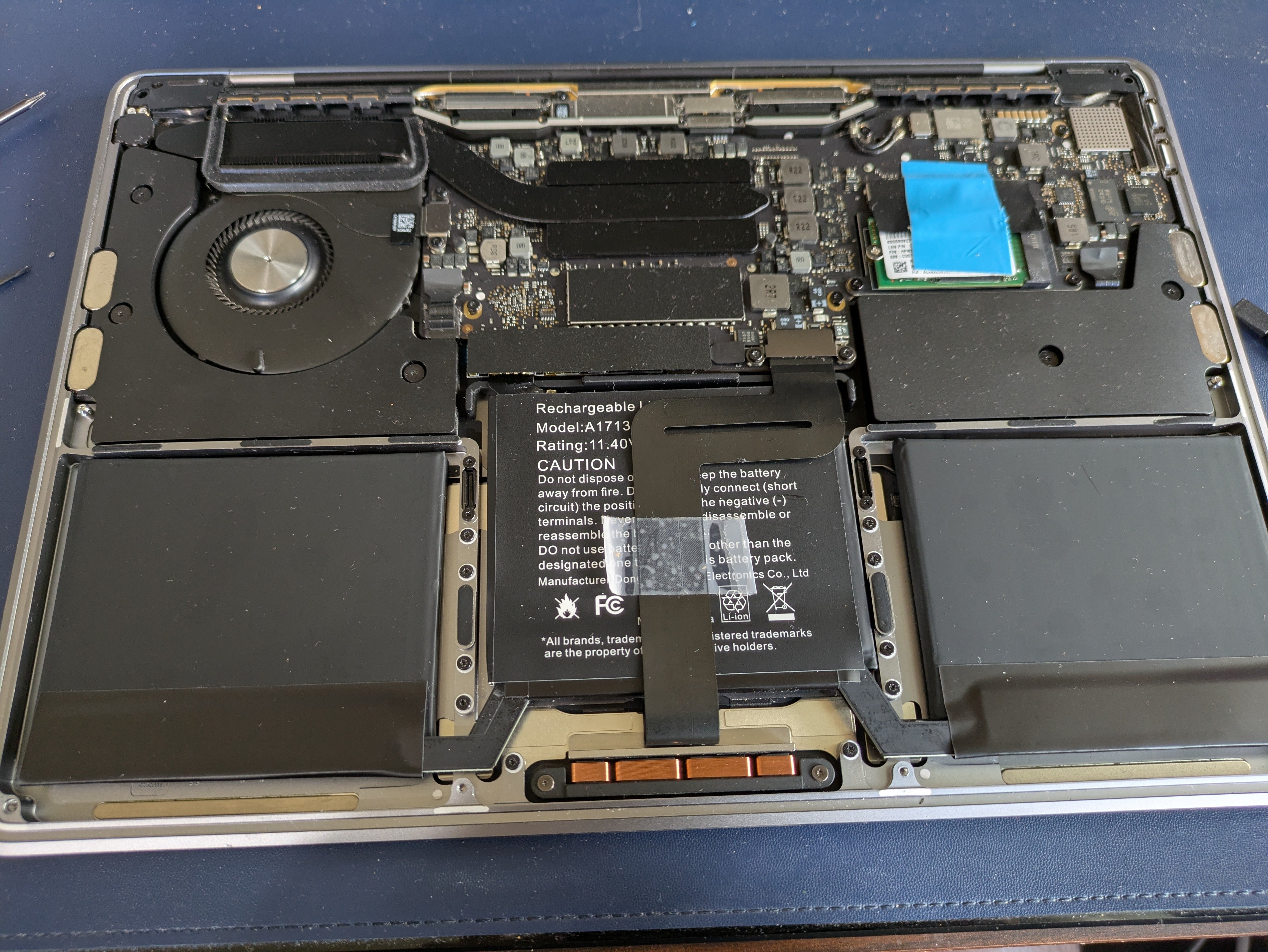 MacBook Pro Late 2017 (A1708) バッテリ (A1713) 交換｜うなむ