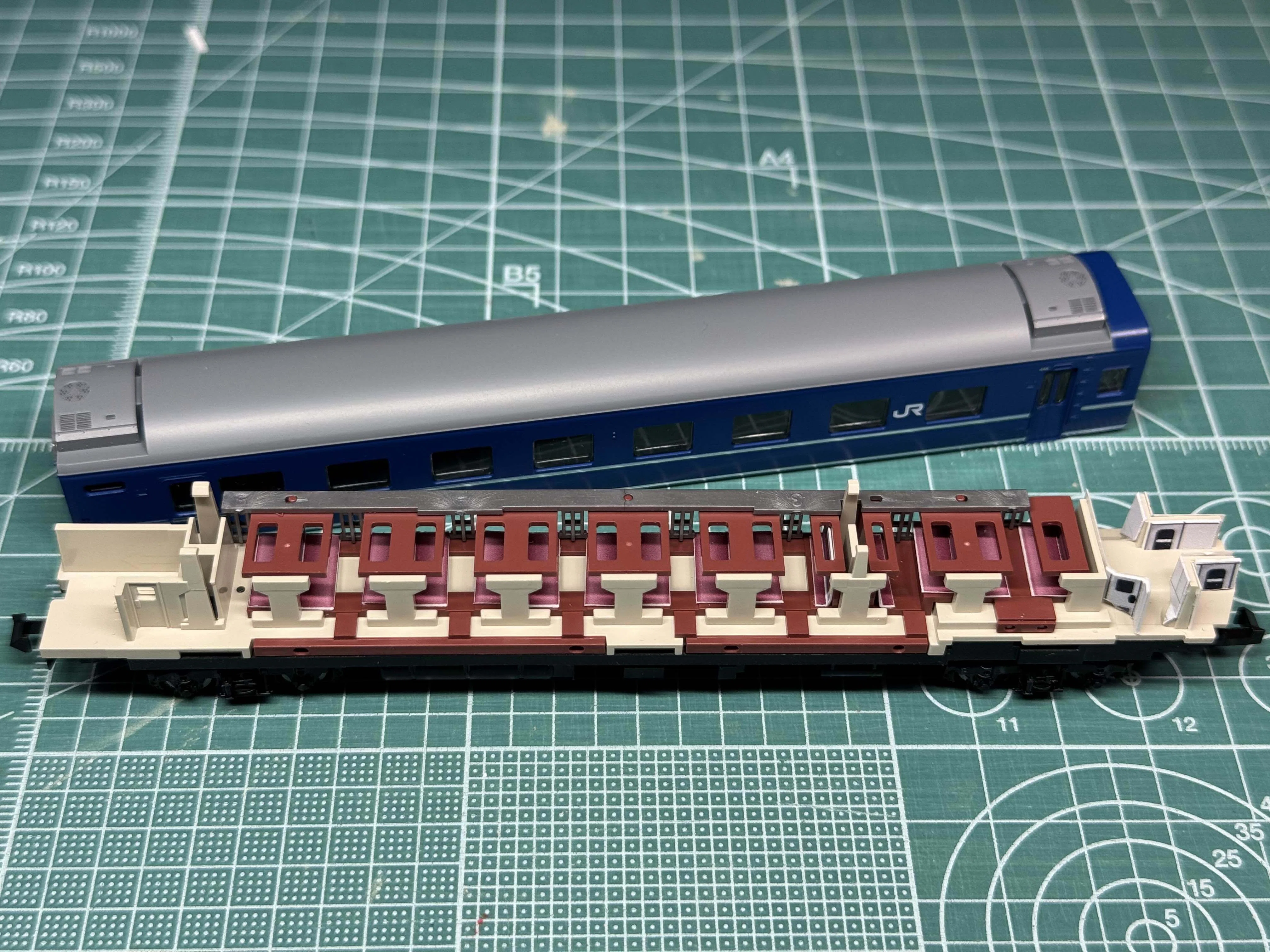 3044/3045/3046 開放B寝台車「オハネフ25-100(九)」内装クラフトシート