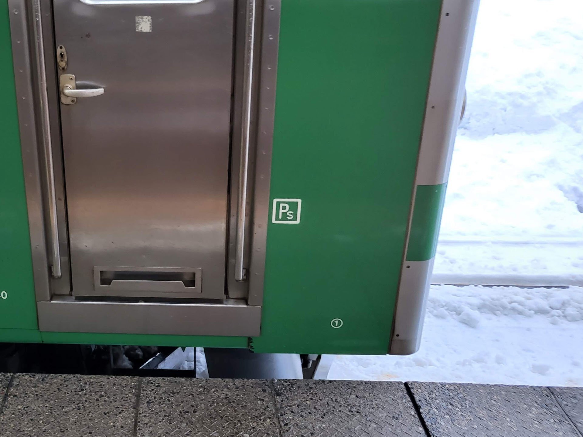激レア】鉄道公安室の看板？駅は不明。