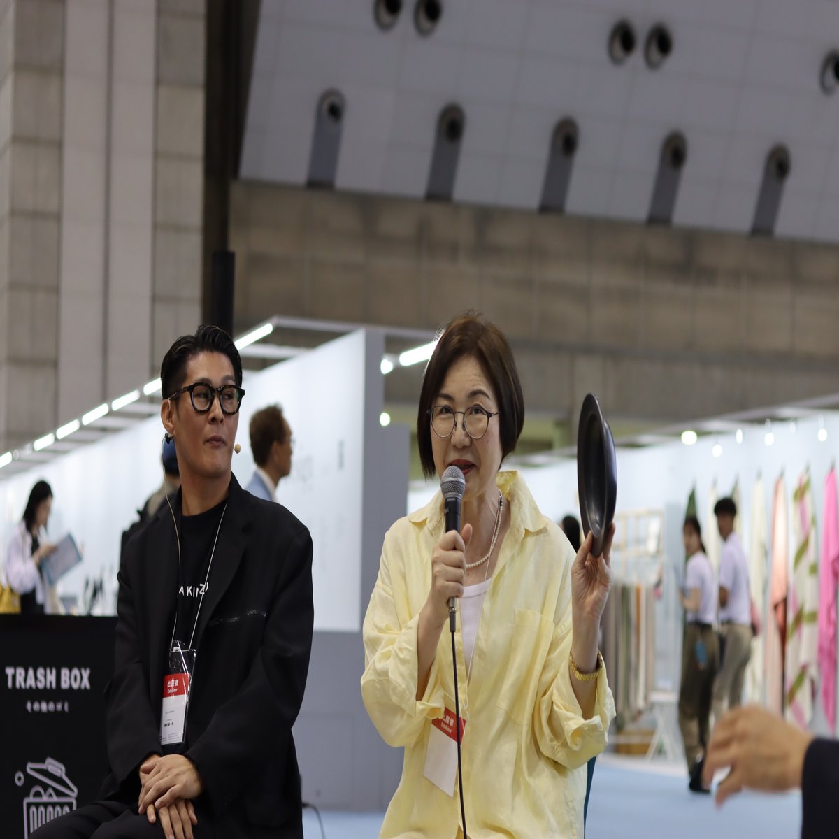 有賀薫さんとフライパンジュウ