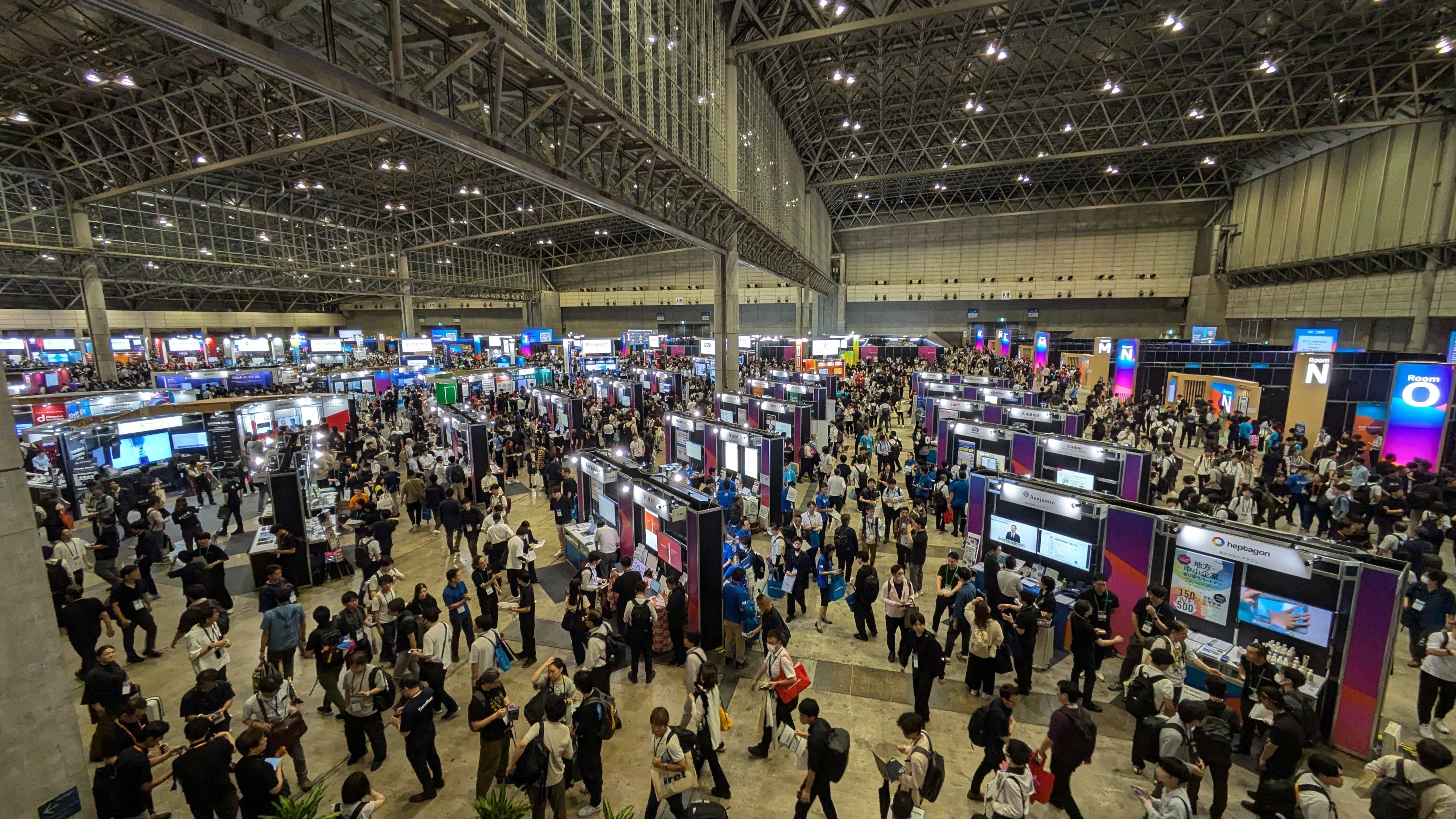 AWS Summit 2025 現地レポート：新卒エンジニア 3 人が見た、生成 AI