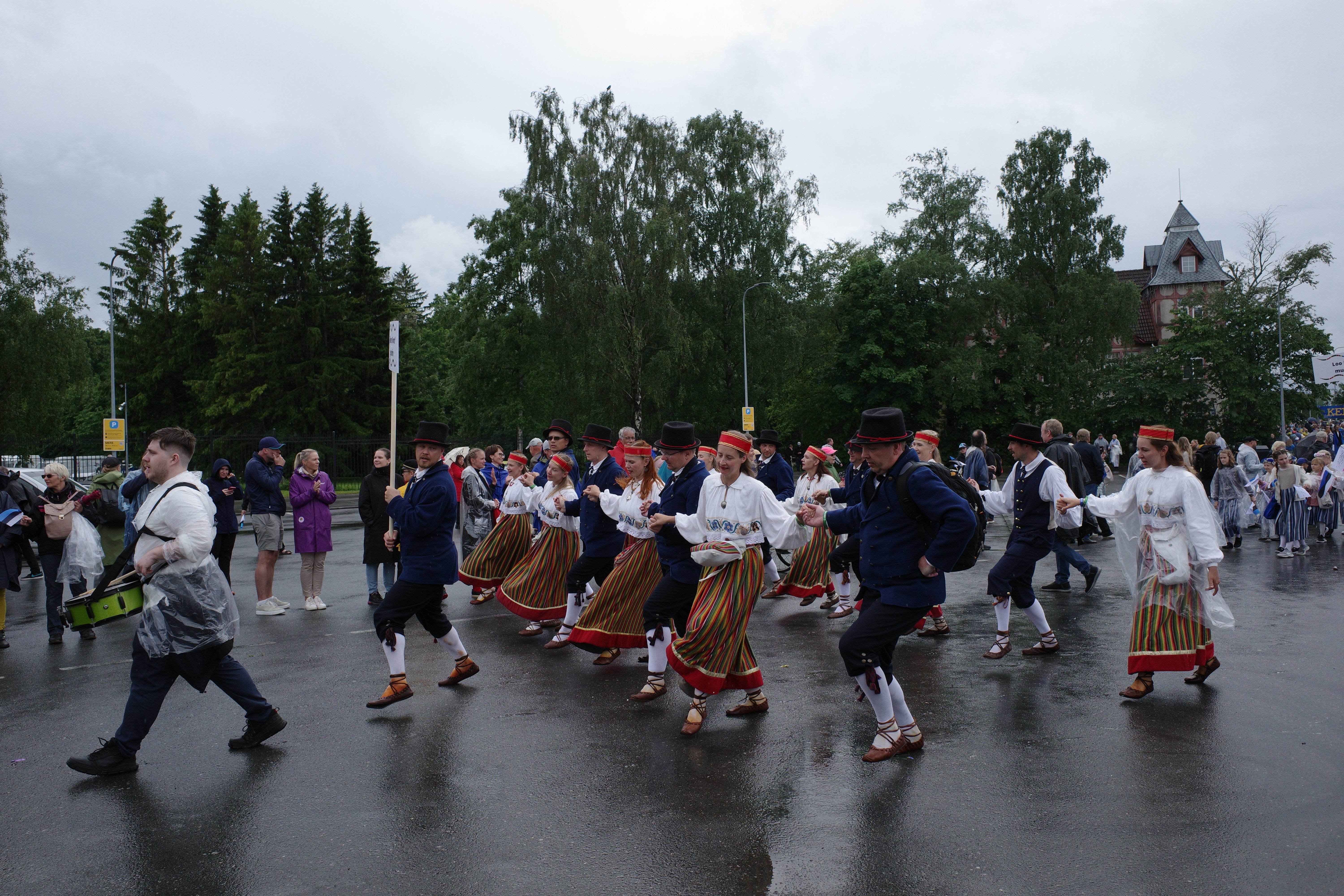 【美品】Eesti karjaselaulud / エストニアの牧歌　レコード エストニアの伝統的な木製タンカード RAHVAPARASED OLLEKANNUD