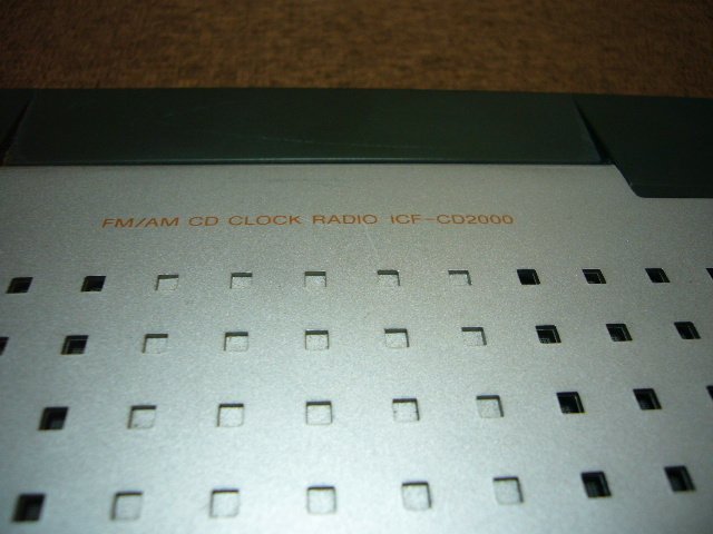 SONY ICF-CD2000を修理していたら別の意味で困った（1）｜onzdime